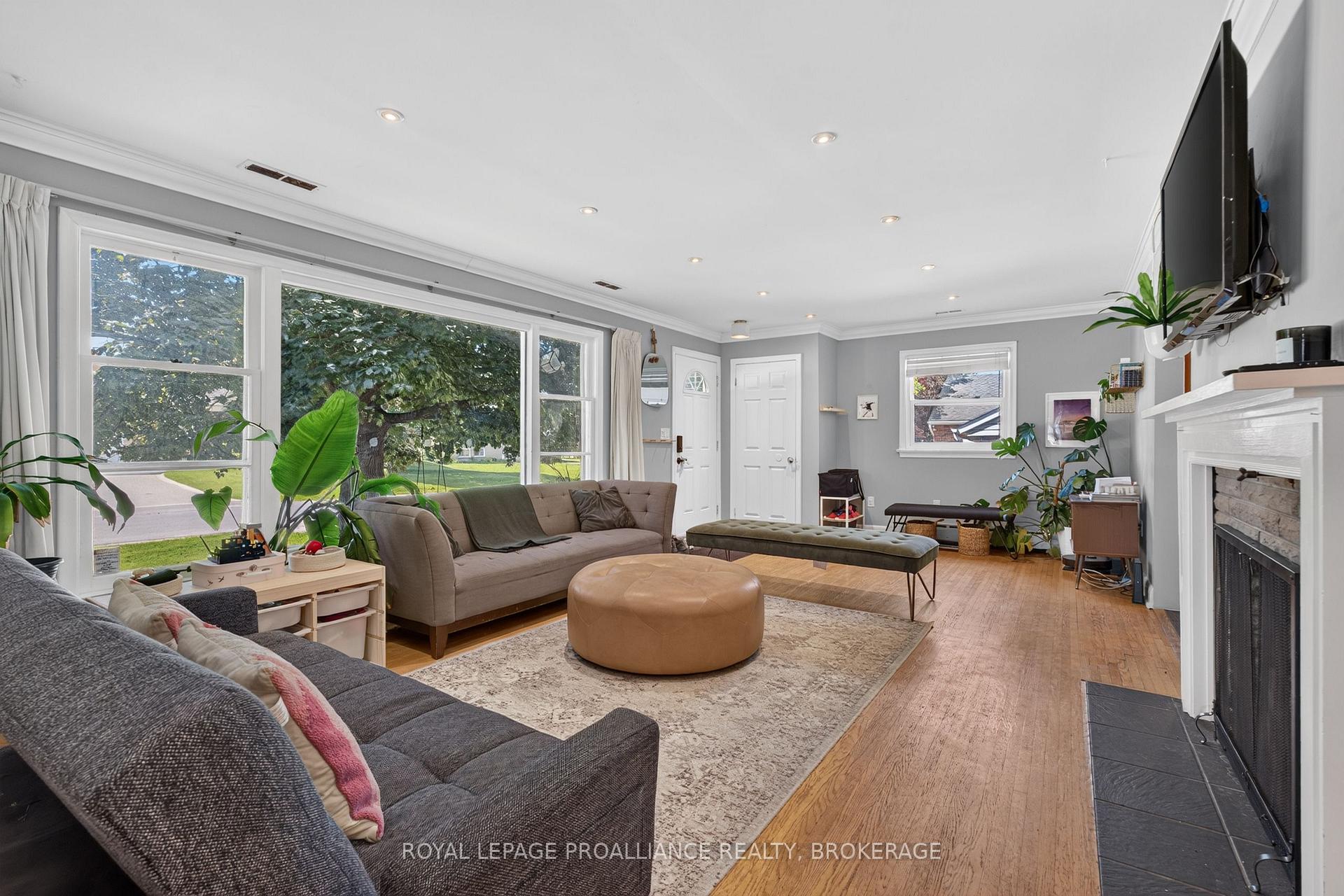 Photo 6 of 27 Elizabeth Avenue, Kingston, West of Sir John A. Blvd — HOMEH