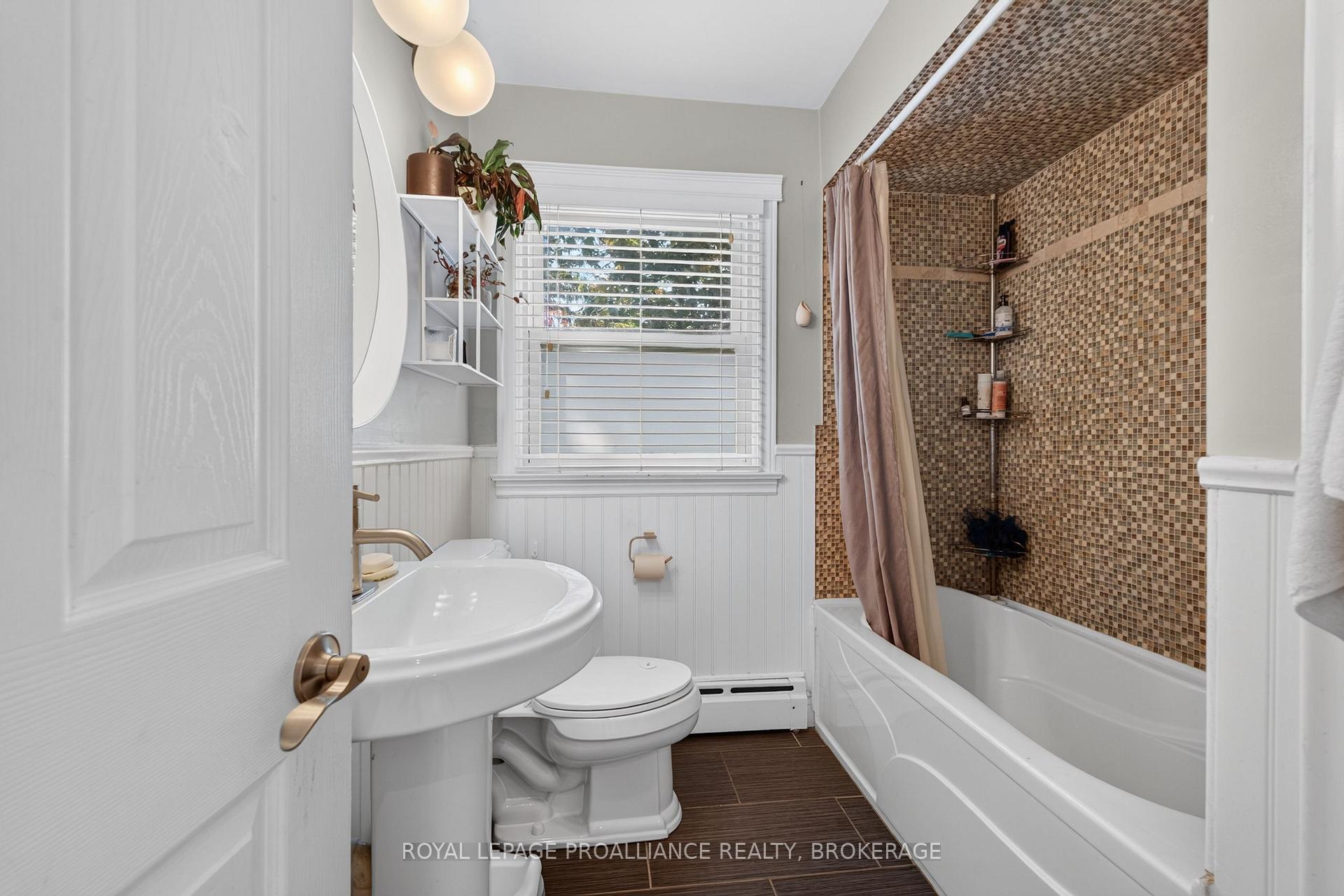 Photo 19 of 27 Elizabeth Avenue, Kingston, West of Sir John A. Blvd — HOMEH