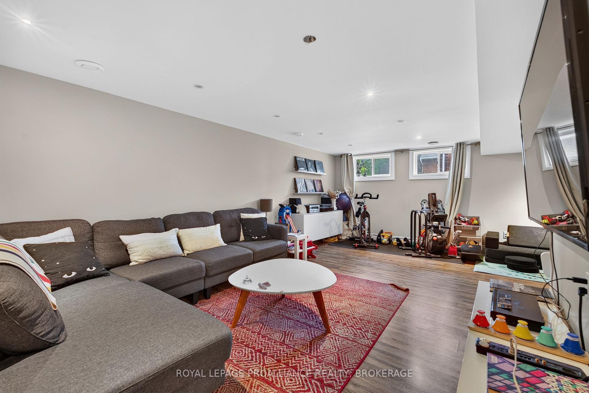 Photo 23 of 27 Elizabeth Avenue, Kingston, West of Sir John A. Blvd — HOMEH