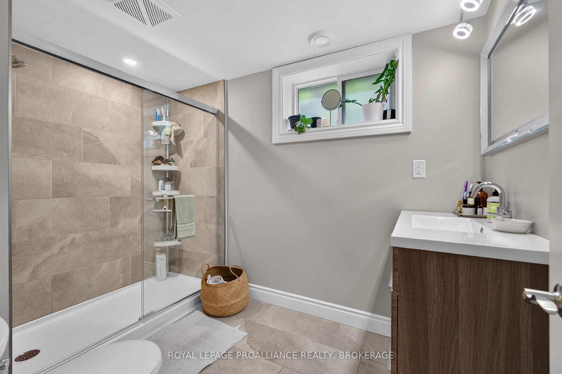 Photo 26 of 27 Elizabeth Avenue, Kingston, West of Sir John A. Blvd — HOMEH