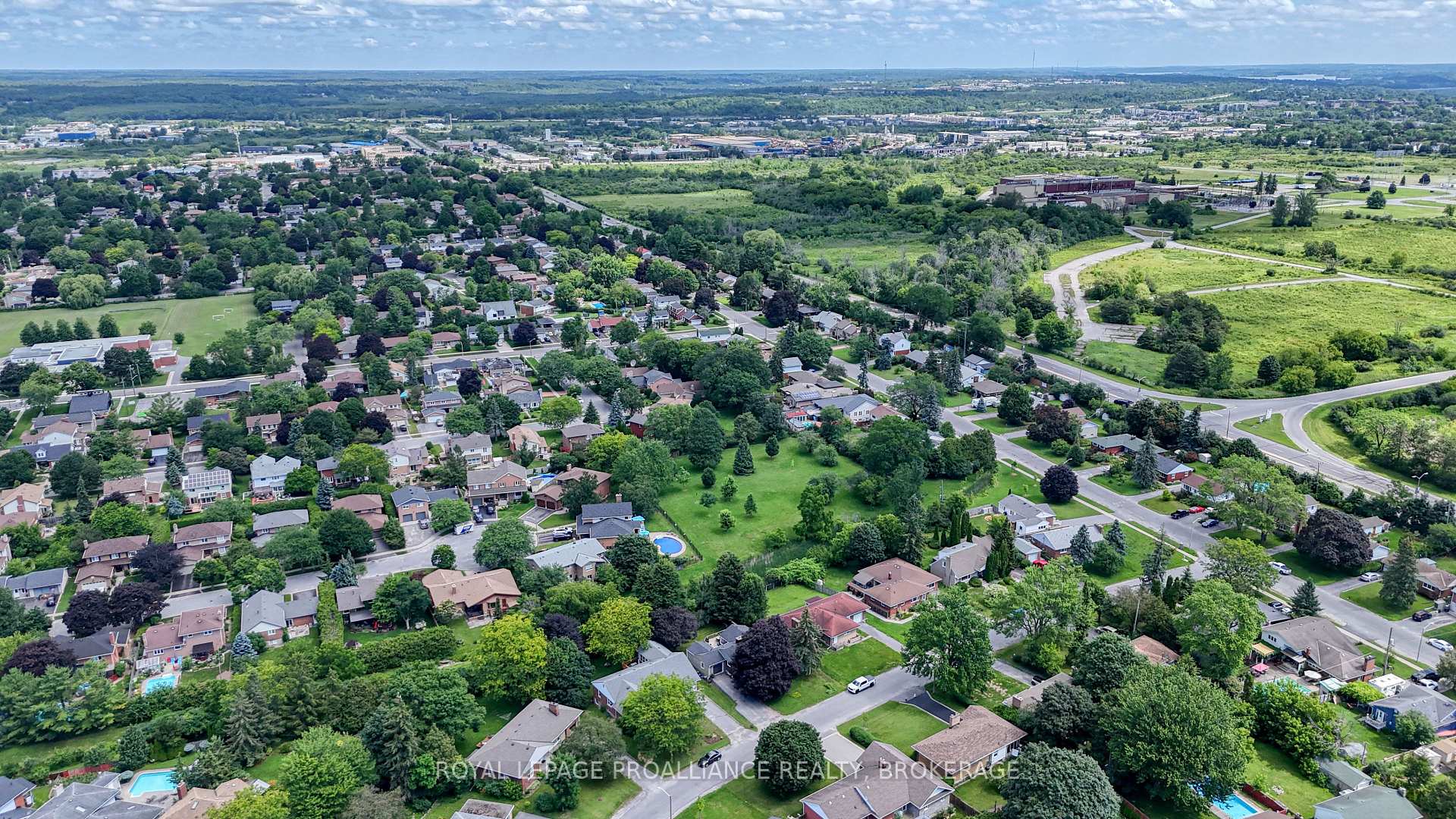 Photo 43 of 27 Elizabeth Avenue, Kingston, West of Sir John A. Blvd — HOMEH