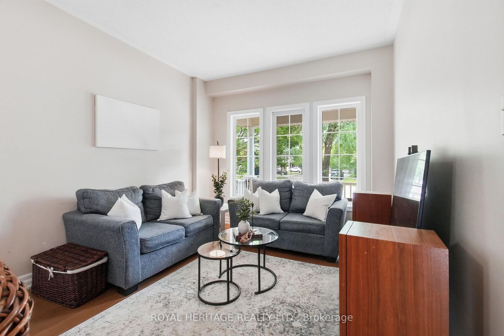 Photo 6 of 45 Melody Drive, Whitby, Brooklin — HOMEH