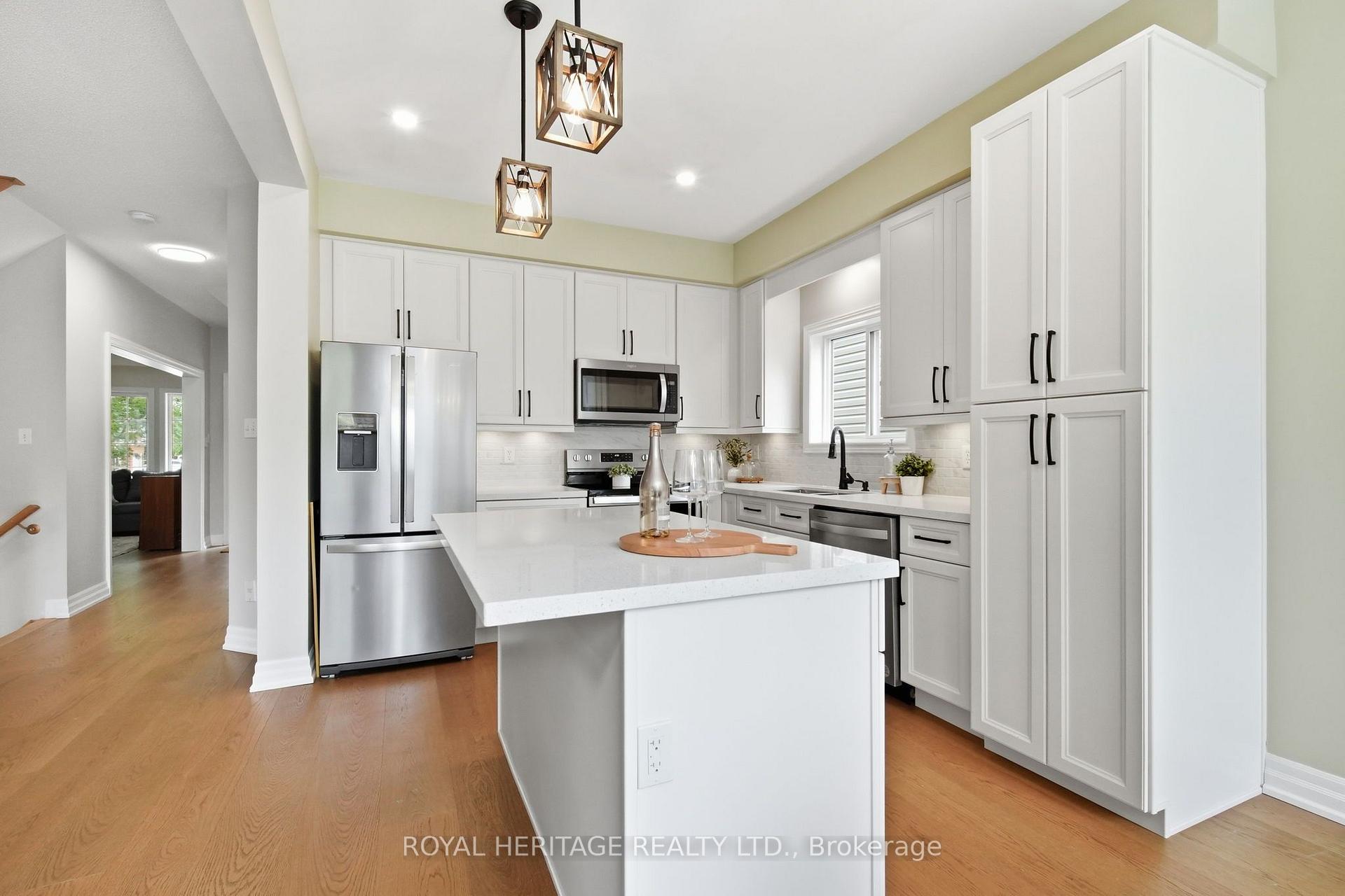 Photo 10 of 45 Melody Drive, Whitby, Brooklin — HOMEH