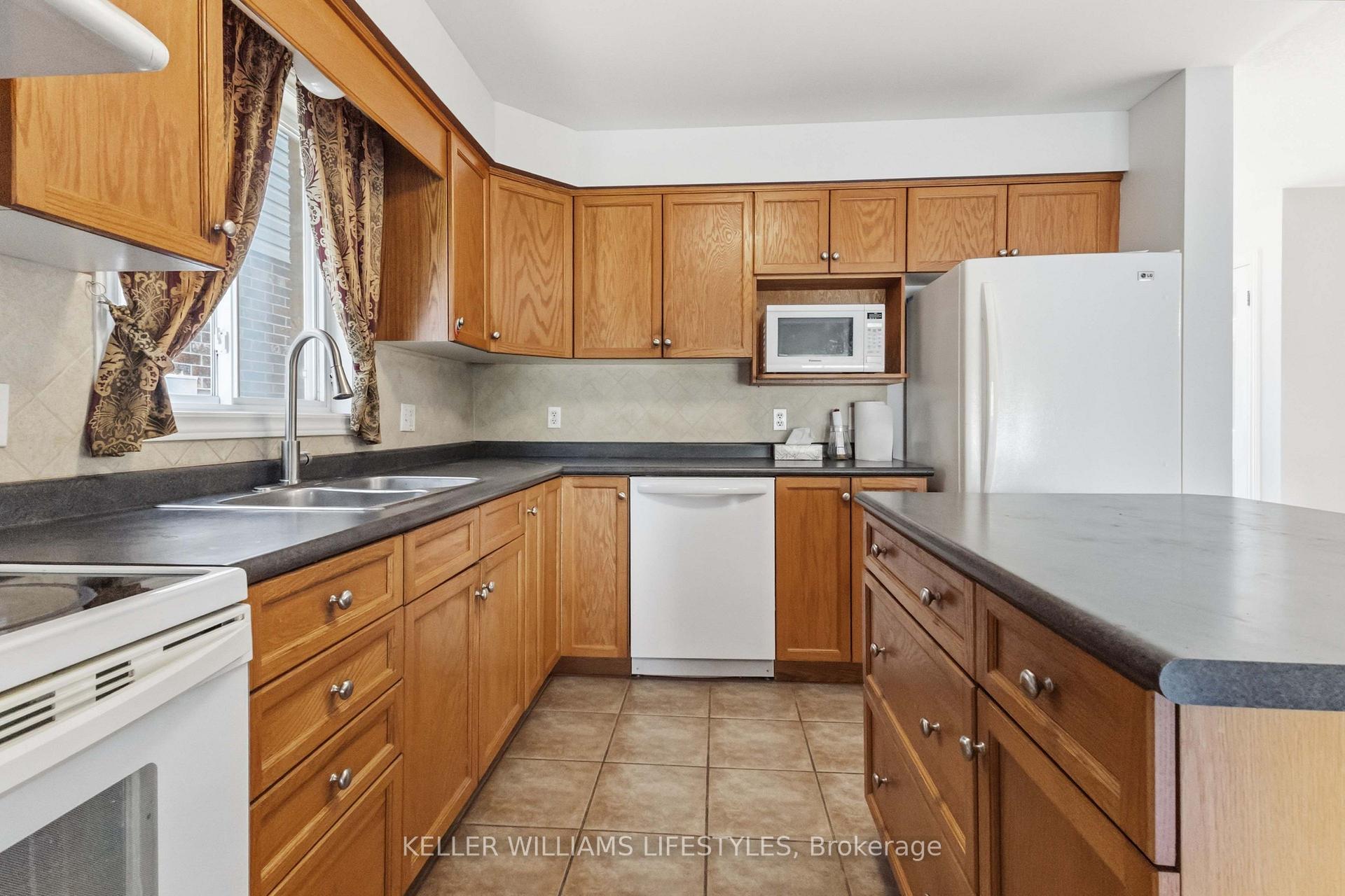 Photo 11 of 837 Capulet Lane, London, North M — HOMEH