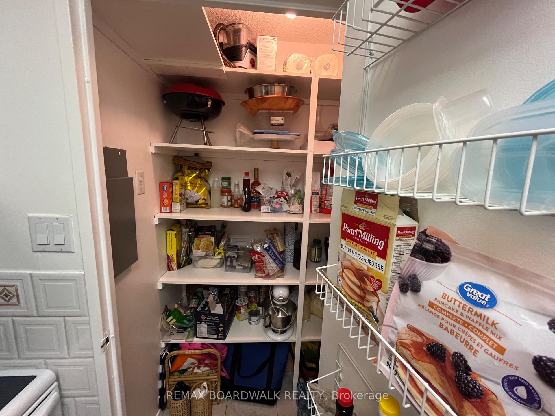 Photo 6 of Unit 407, 555 Brittany Drive, Ottawa, Viscount Alexander Park — HOMEH