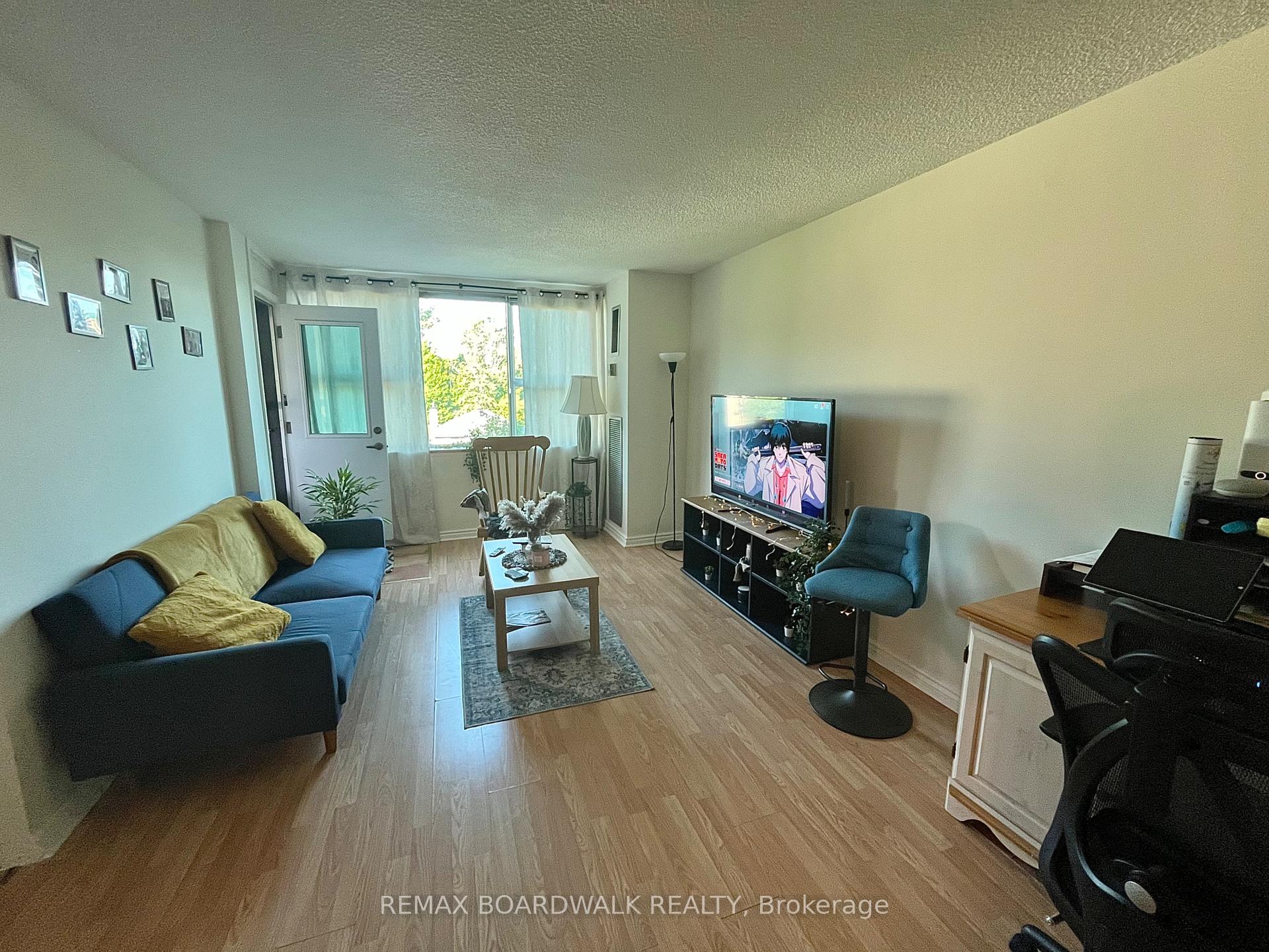 Photo 10 of Unit 407, 555 Brittany Drive, Ottawa, Viscount Alexander Park — HOMEH