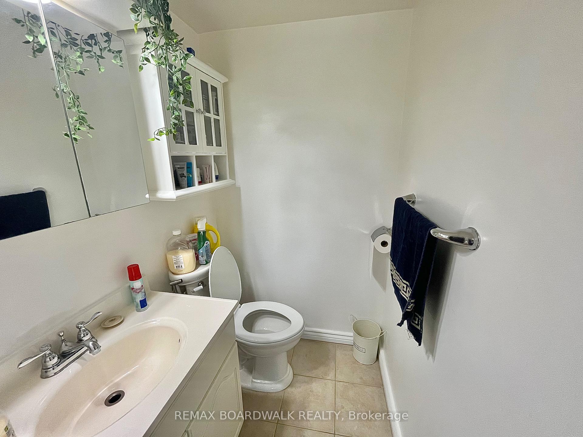 Photo 18 of Unit 407, 555 Brittany Drive, Ottawa, Viscount Alexander Park — HOMEH