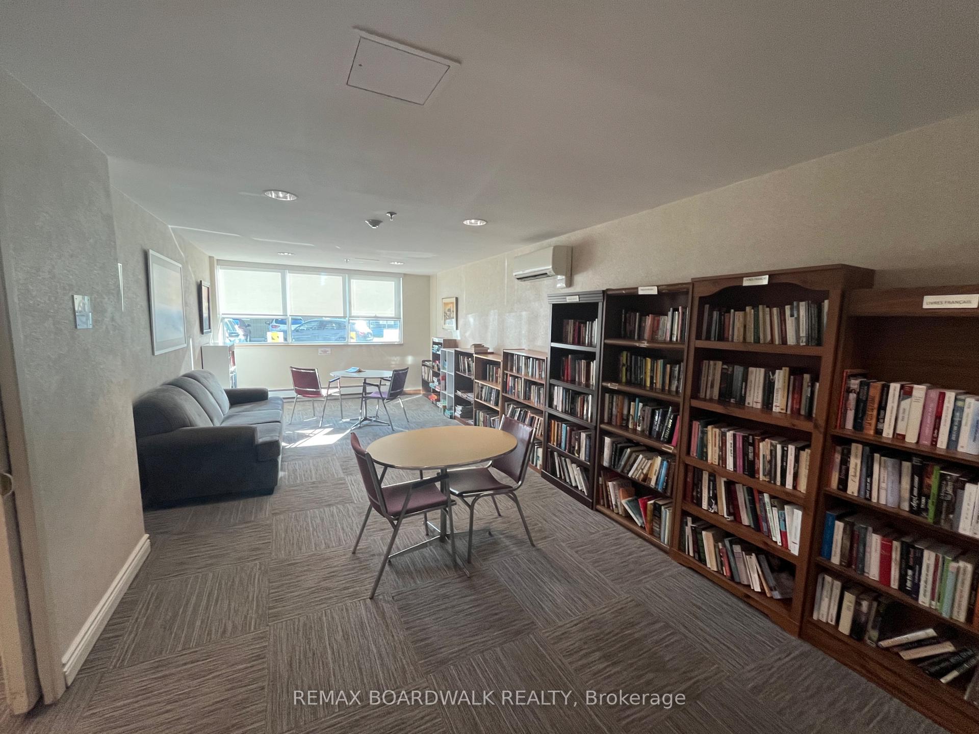 Photo 19 of Unit 407, 555 Brittany Drive, Ottawa, Viscount Alexander Park — HOMEH