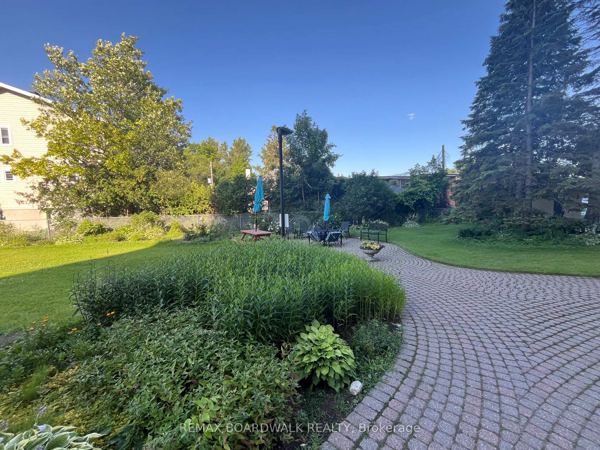 Photo 24 of Unit 407, 555 Brittany Drive, Ottawa, Viscount Alexander Park — HOMEH