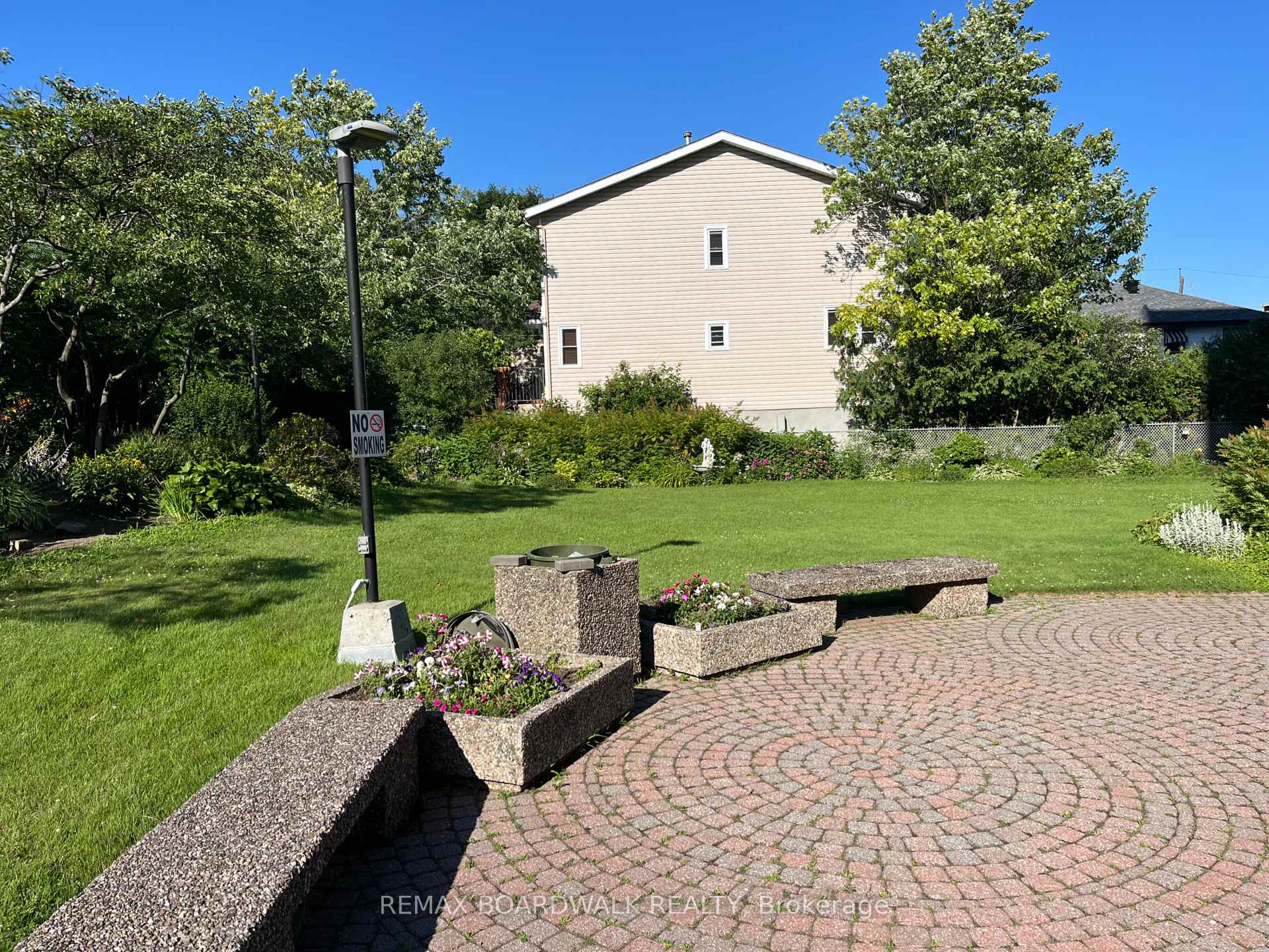 Photo 25 of Unit 407, 555 Brittany Drive, Ottawa, Viscount Alexander Park — HOMEH