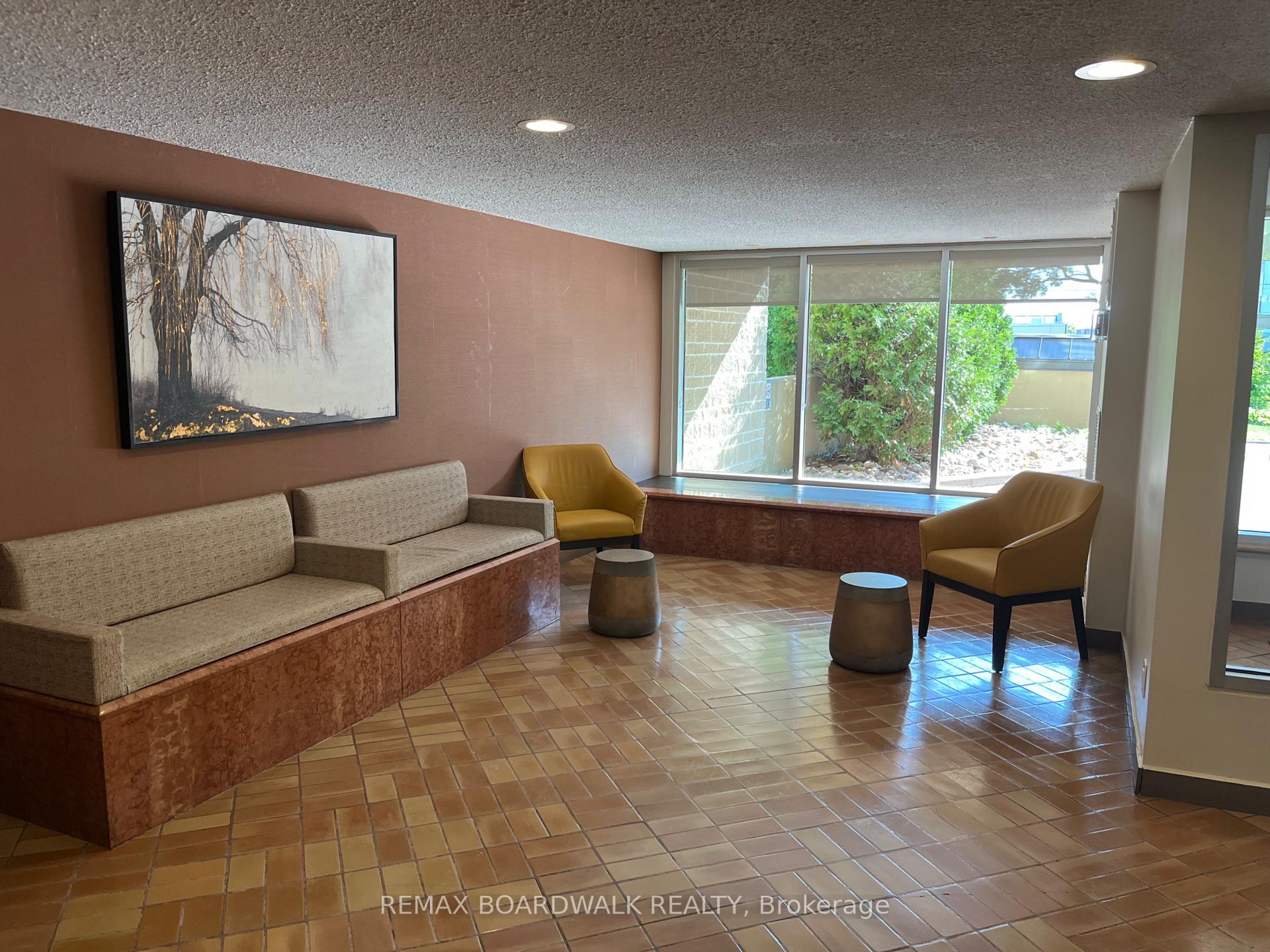 Photo 27 of Unit 407, 555 Brittany Drive, Ottawa, Viscount Alexander Park — HOMEH
