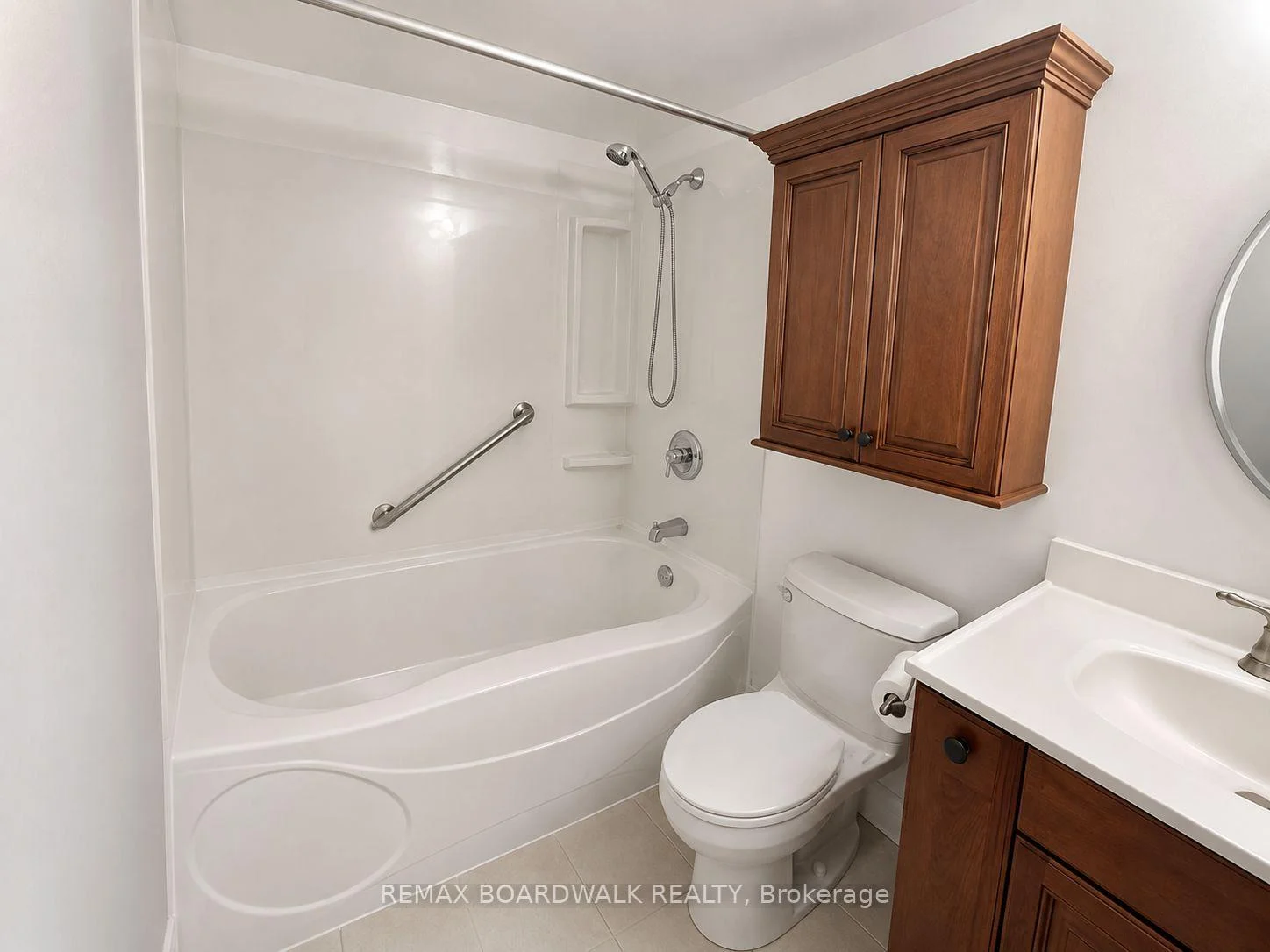 Photo 7 of Unit 407, 555 Brittany Drive, Ottawa, Viscount Alexander Park — HOMEH