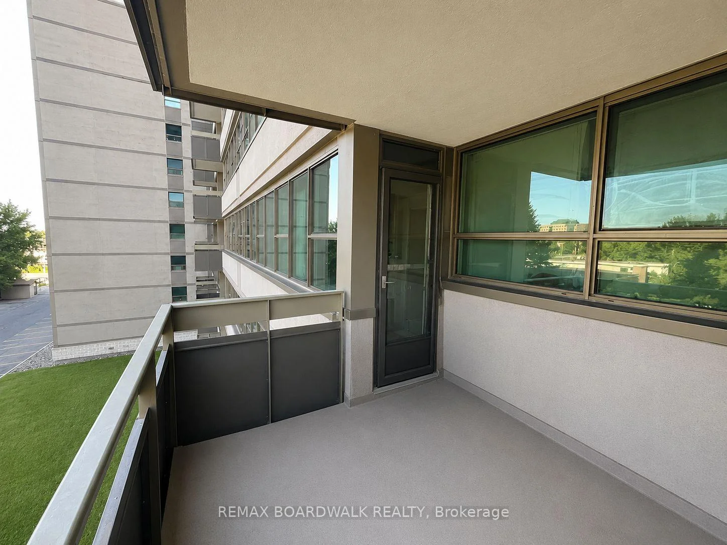 Photo 17 of Unit 407, 555 Brittany Drive, Ottawa, Viscount Alexander Park — HOMEH