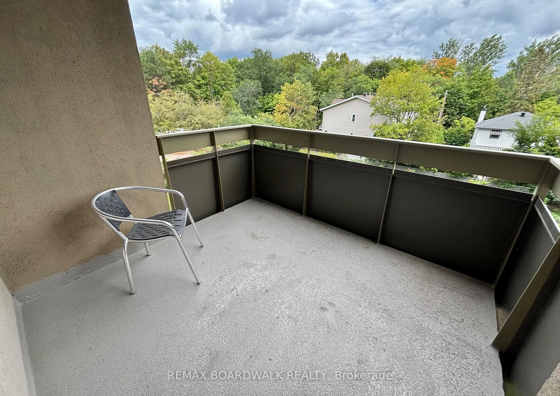 Photo 30 of Unit 407, 555 Brittany Drive, Ottawa, Viscount Alexander Park — HOMEH