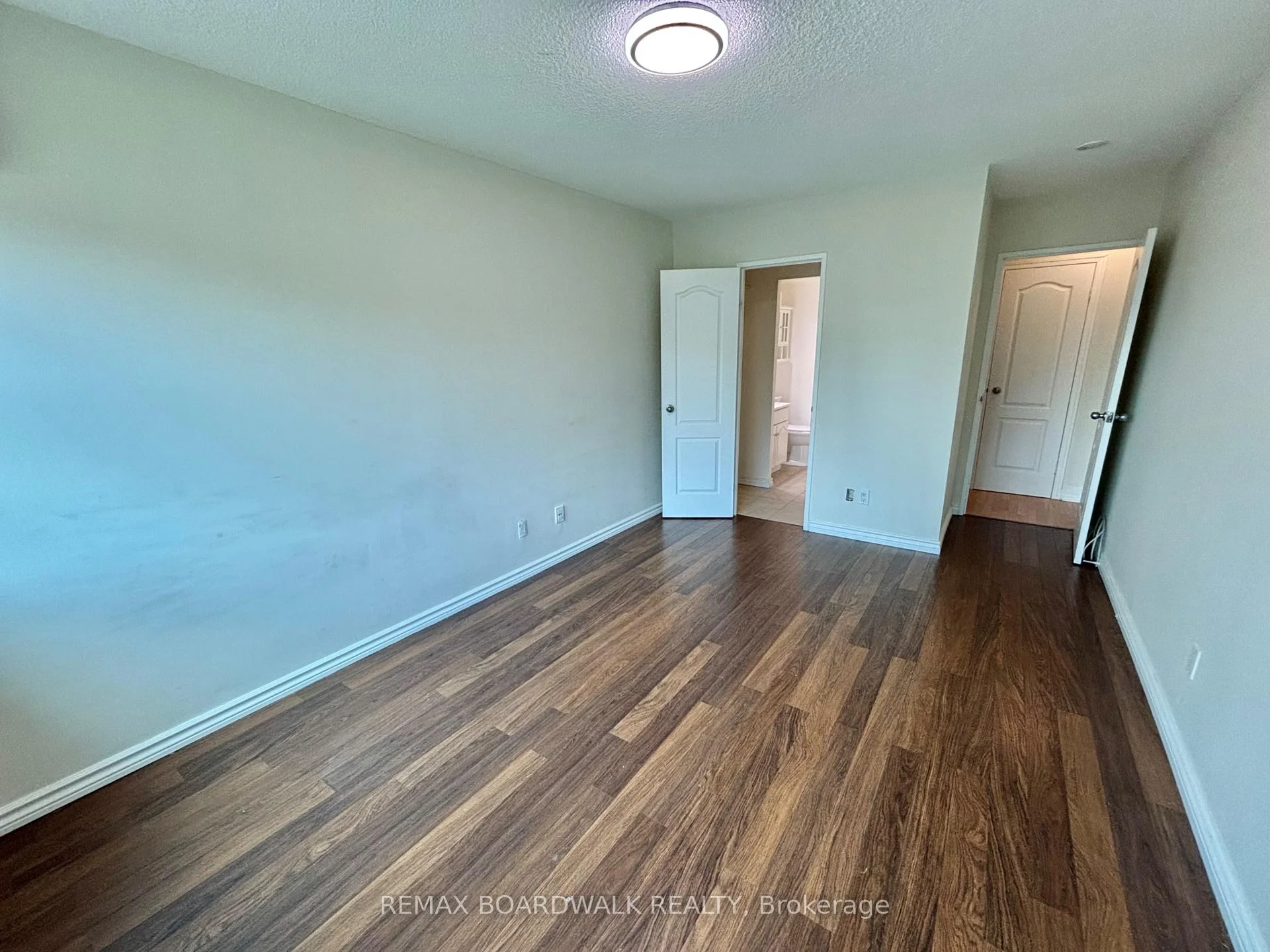Photo 34 of Unit 407, 555 Brittany Drive, Ottawa, Viscount Alexander Park — HOMEH