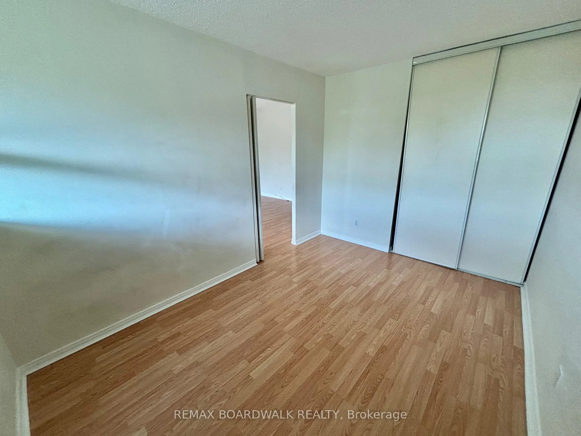 Photo 38 of Unit 407, 555 Brittany Drive, Ottawa, Viscount Alexander Park — HOMEH