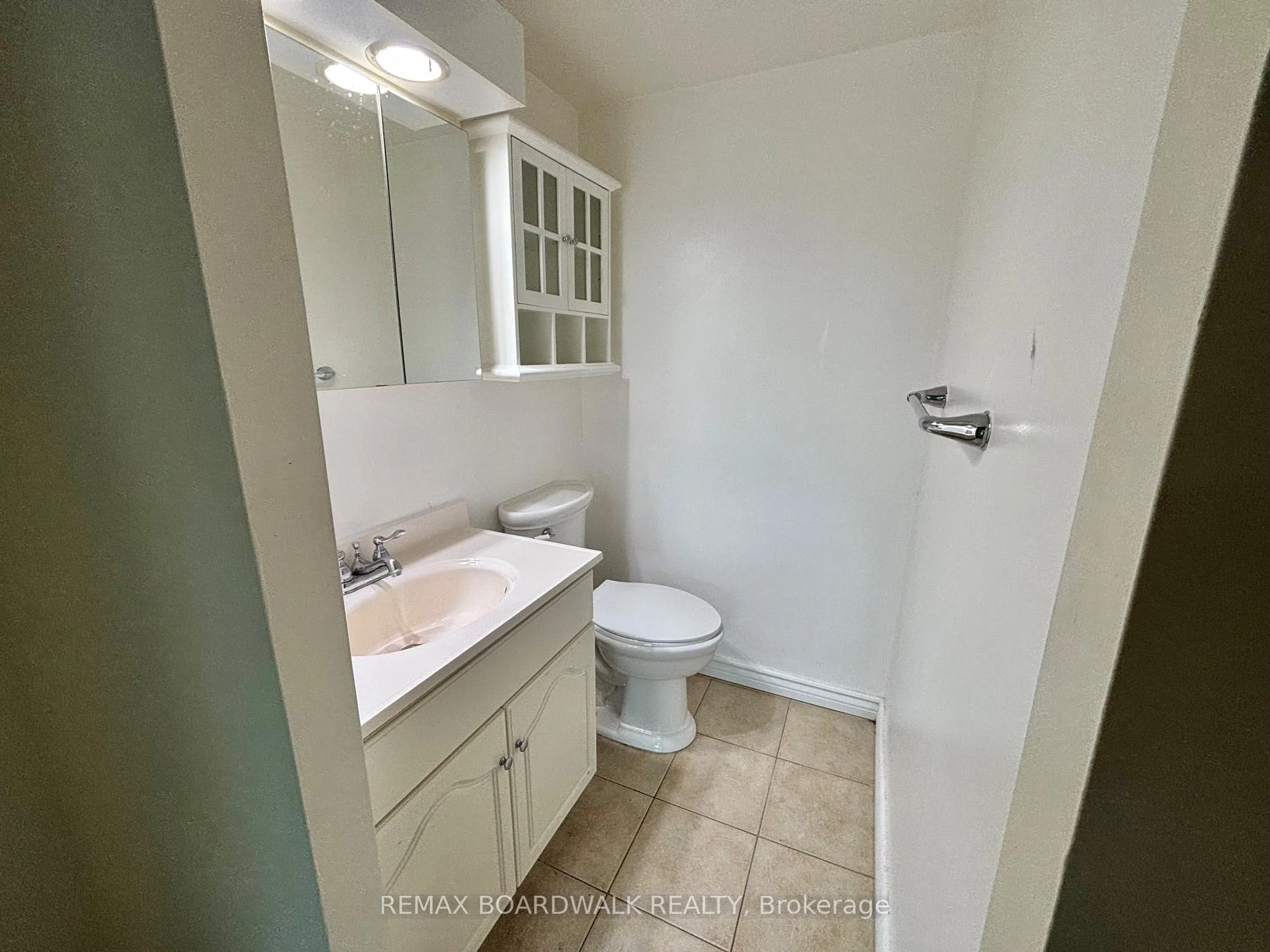 Photo 39 of Unit 407, 555 Brittany Drive, Ottawa, Viscount Alexander Park — HOMEH