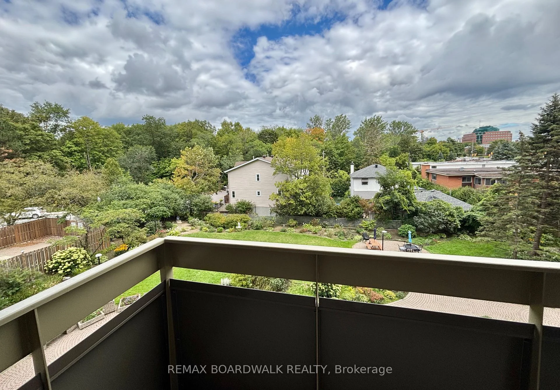 Photo 40 of Unit 407, 555 Brittany Drive, Ottawa, Viscount Alexander Park — HOMEH