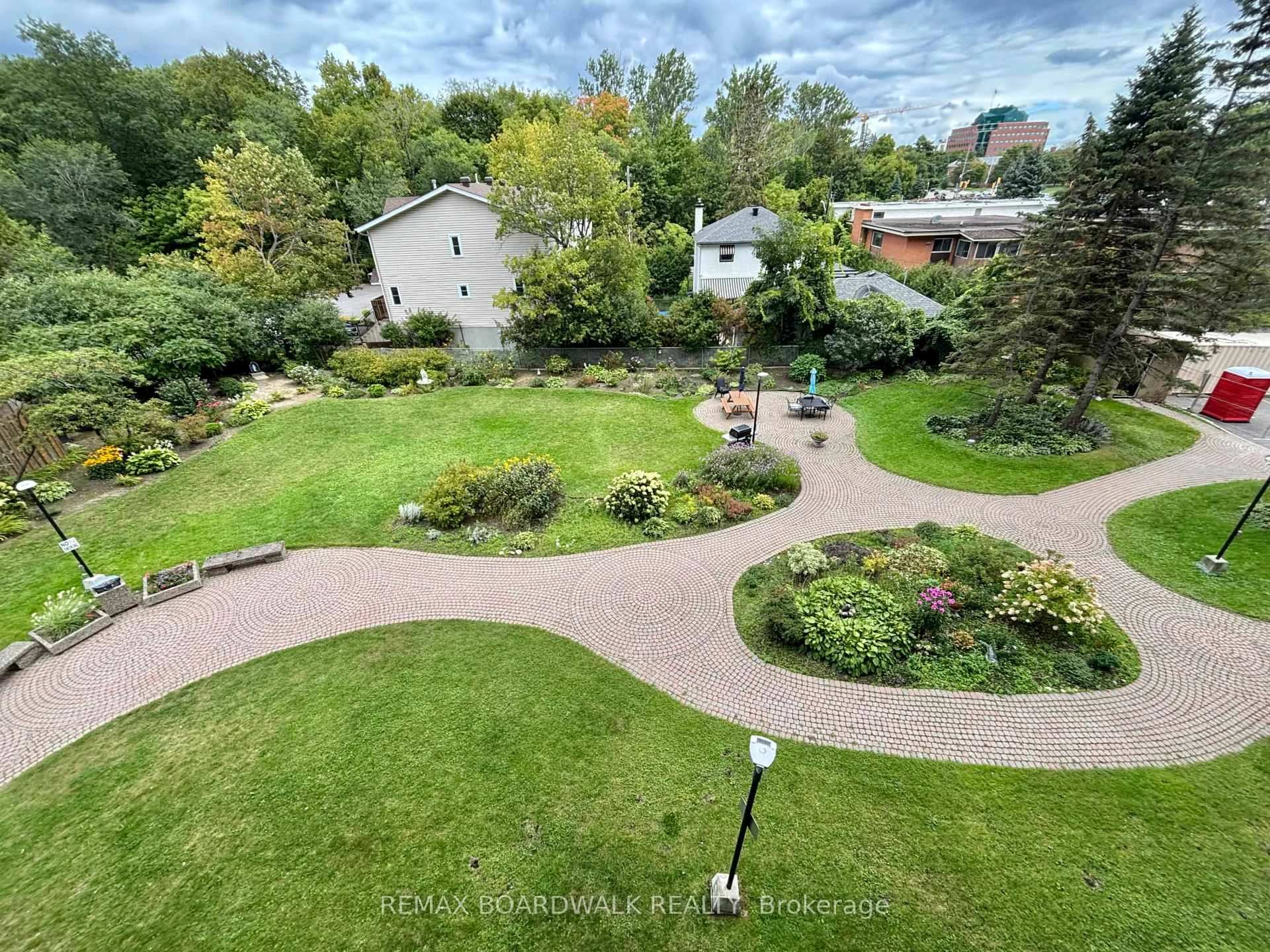 Photo 43 of Unit 407, 555 Brittany Drive, Ottawa, Viscount Alexander Park — HOMEH