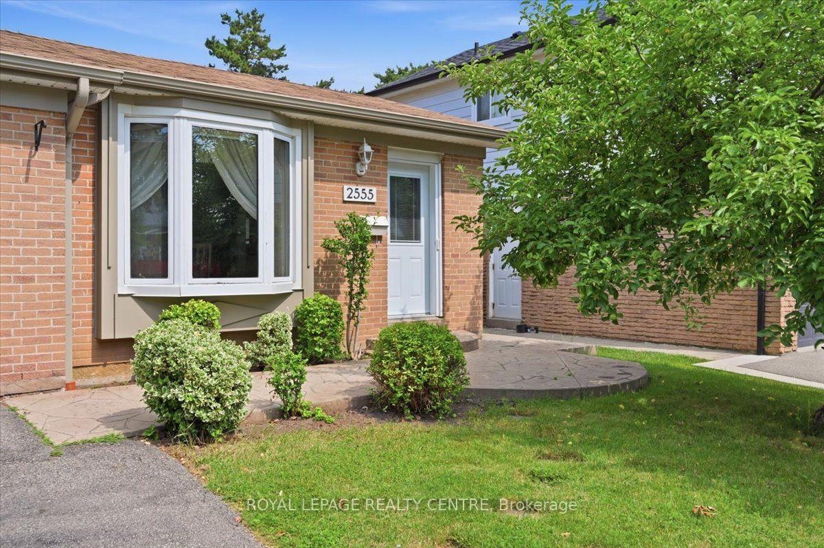 Photo 2 of 2555 Windjammer Road, Mississauga, Erin Mills — HOMEH