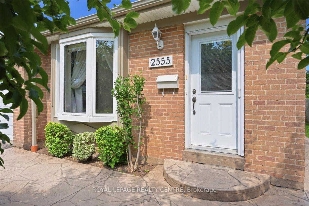 Photo 3 of 2555 Windjammer Road, Mississauga, Erin Mills — HOMEH