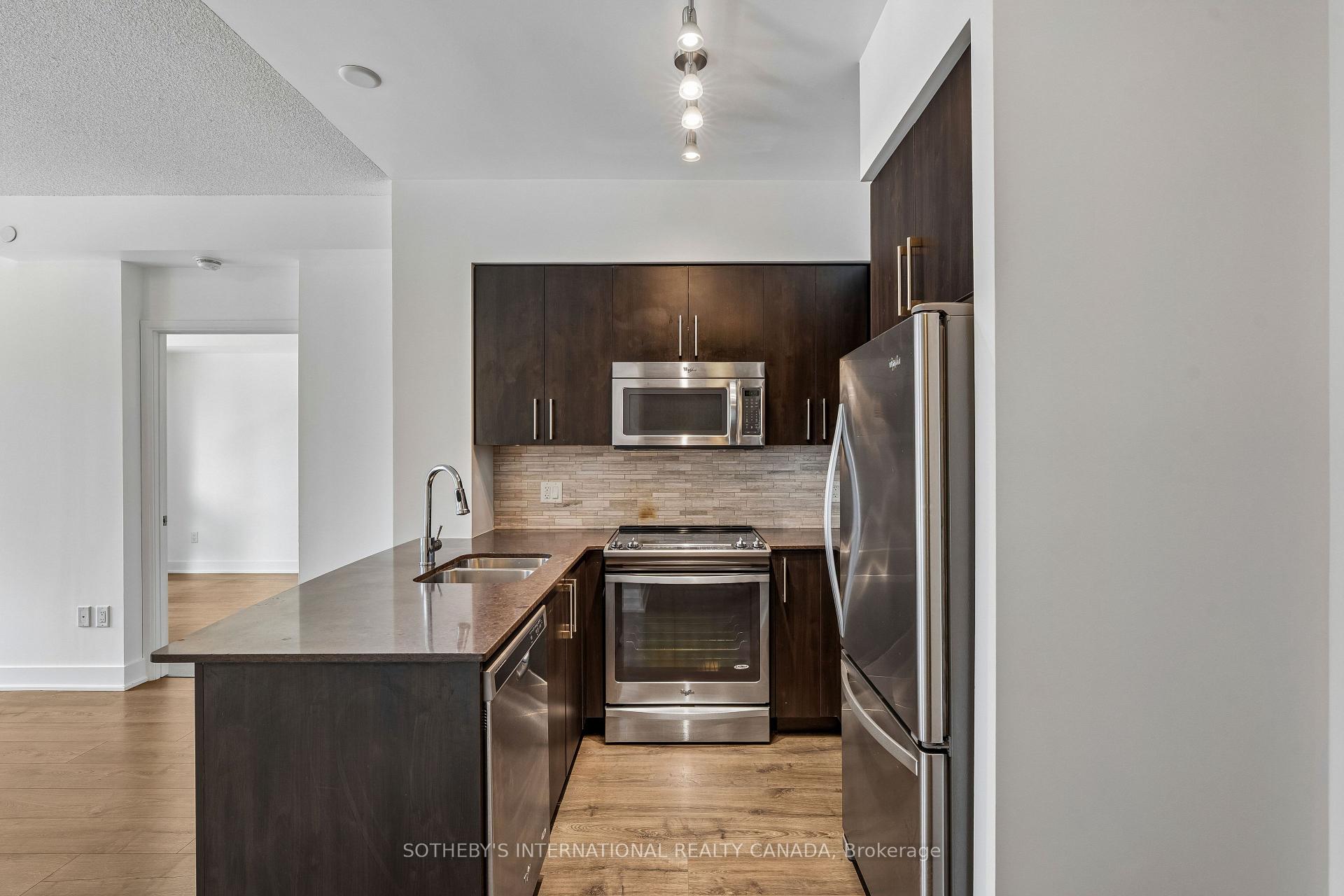 Photo 5 of Unit 402, 30 Roehampton Avenue W, Toronto, Mount Pleasant West — HOMEH