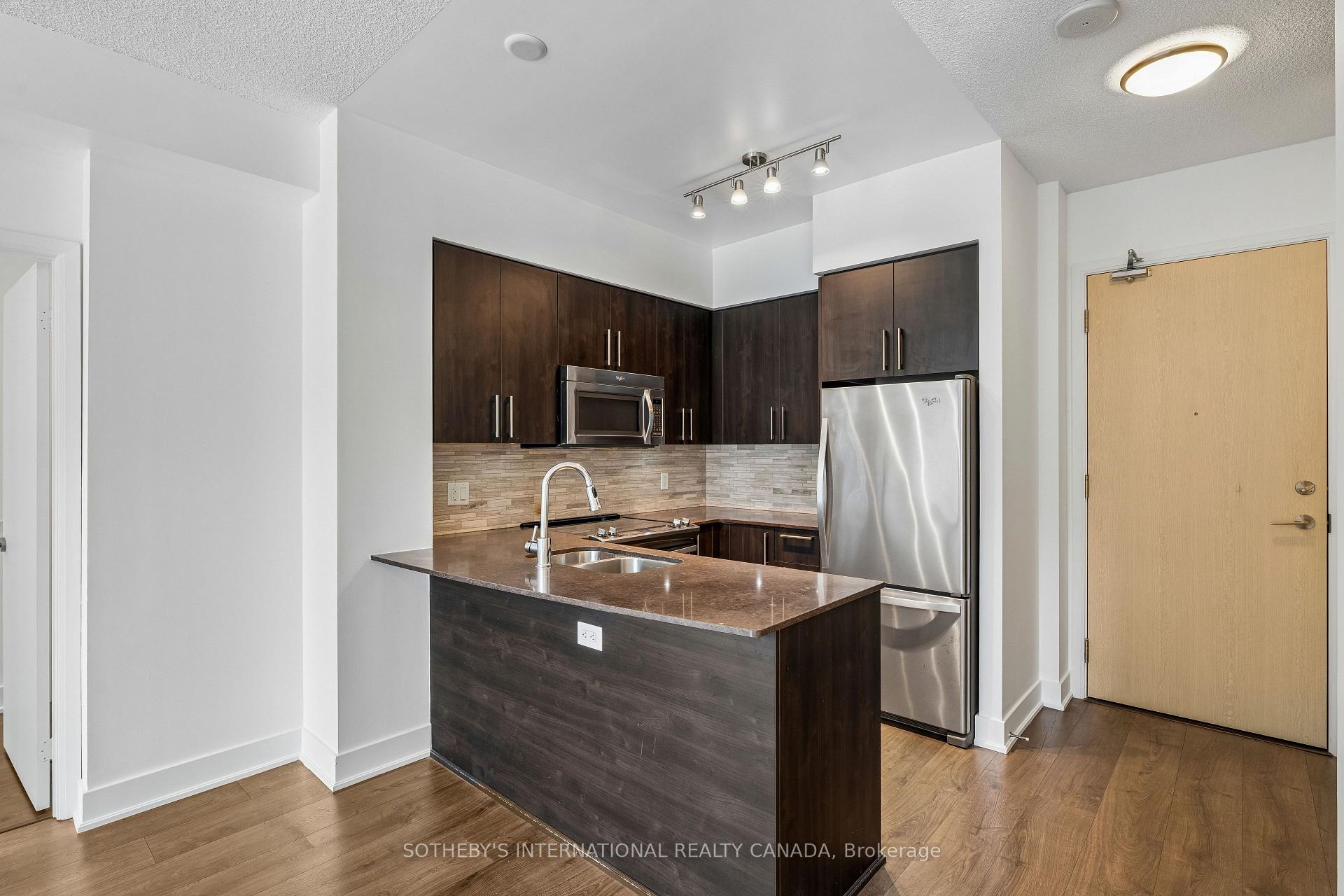 Photo 6 of Unit 402, 30 Roehampton Avenue W, Toronto, Mount Pleasant West — HOMEH