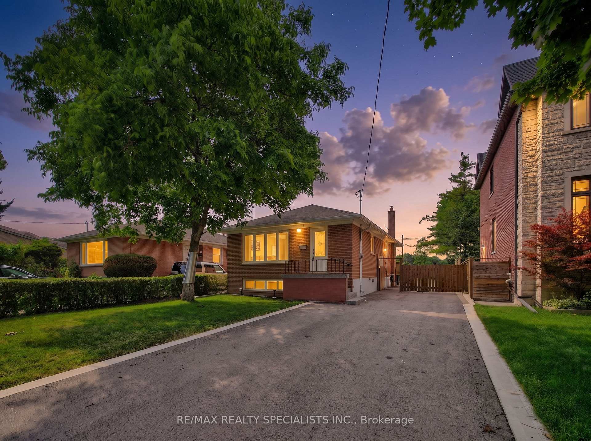 Photo 1 of 94 Eringate Drive, Etobicoke, Eringate-Centennial-West Deane — HOMEH