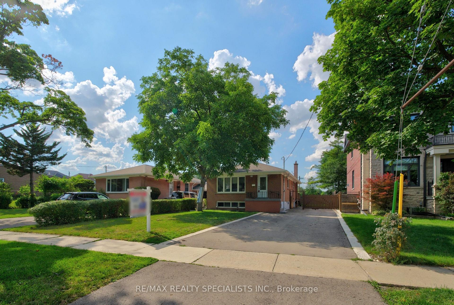 Photo 3 of 94 Eringate Drive, Etobicoke, Eringate-Centennial-West Deane — HOMEH