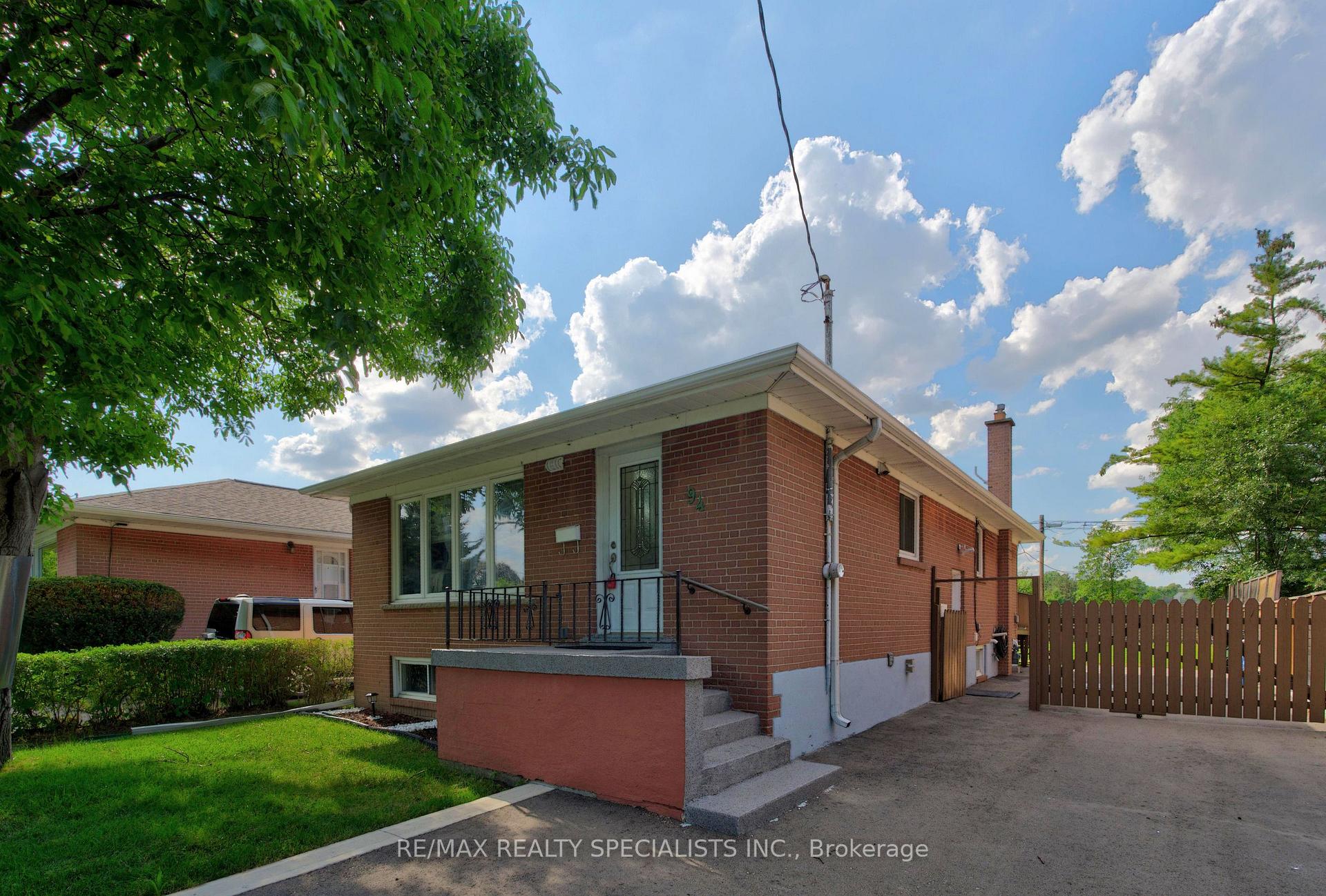 Photo 4 of 94 Eringate Drive, Etobicoke, Eringate-Centennial-West Deane — HOMEH