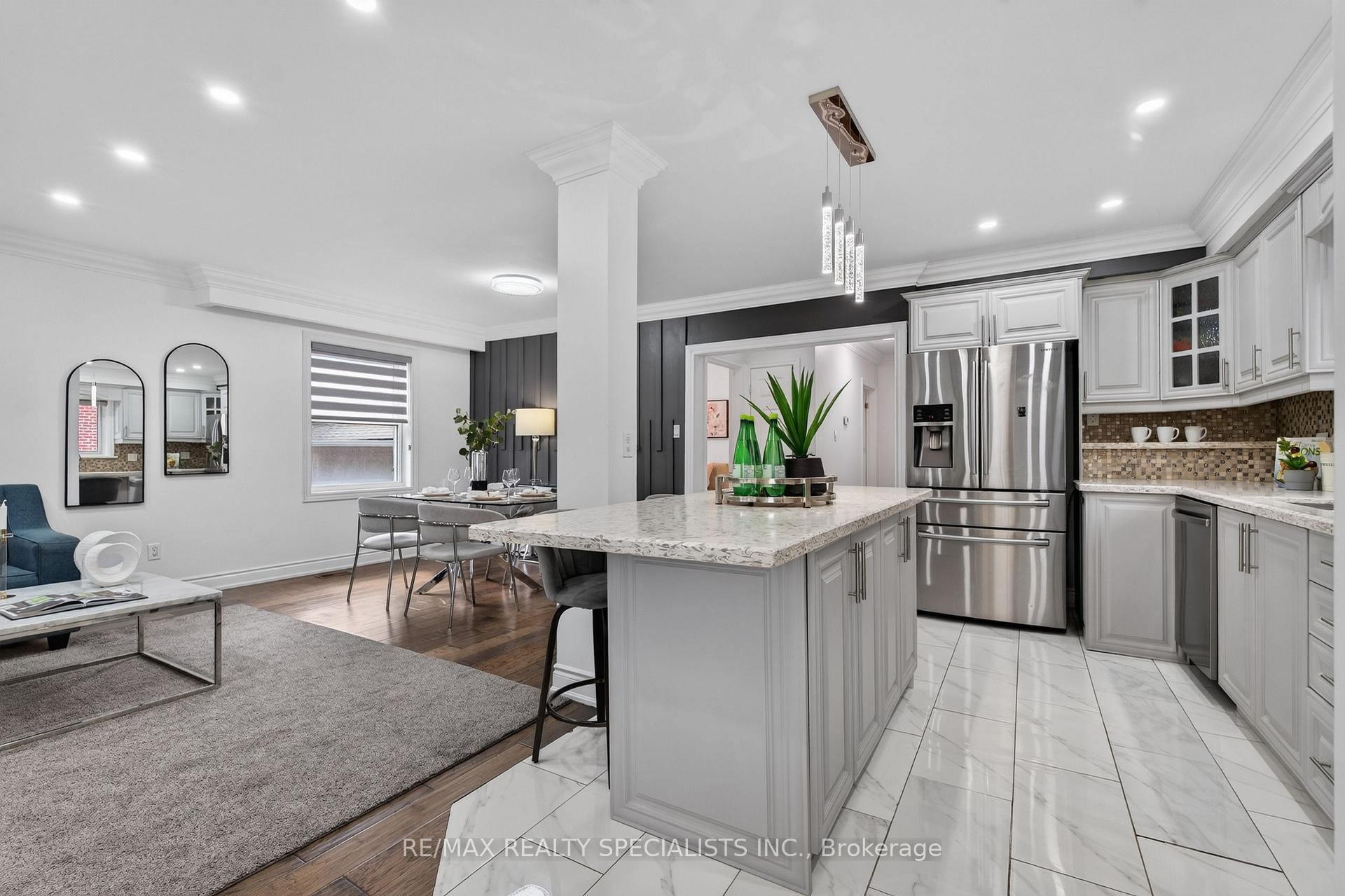 Photo 5 of 94 Eringate Drive, Etobicoke, Eringate-Centennial-West Deane — HOMEH