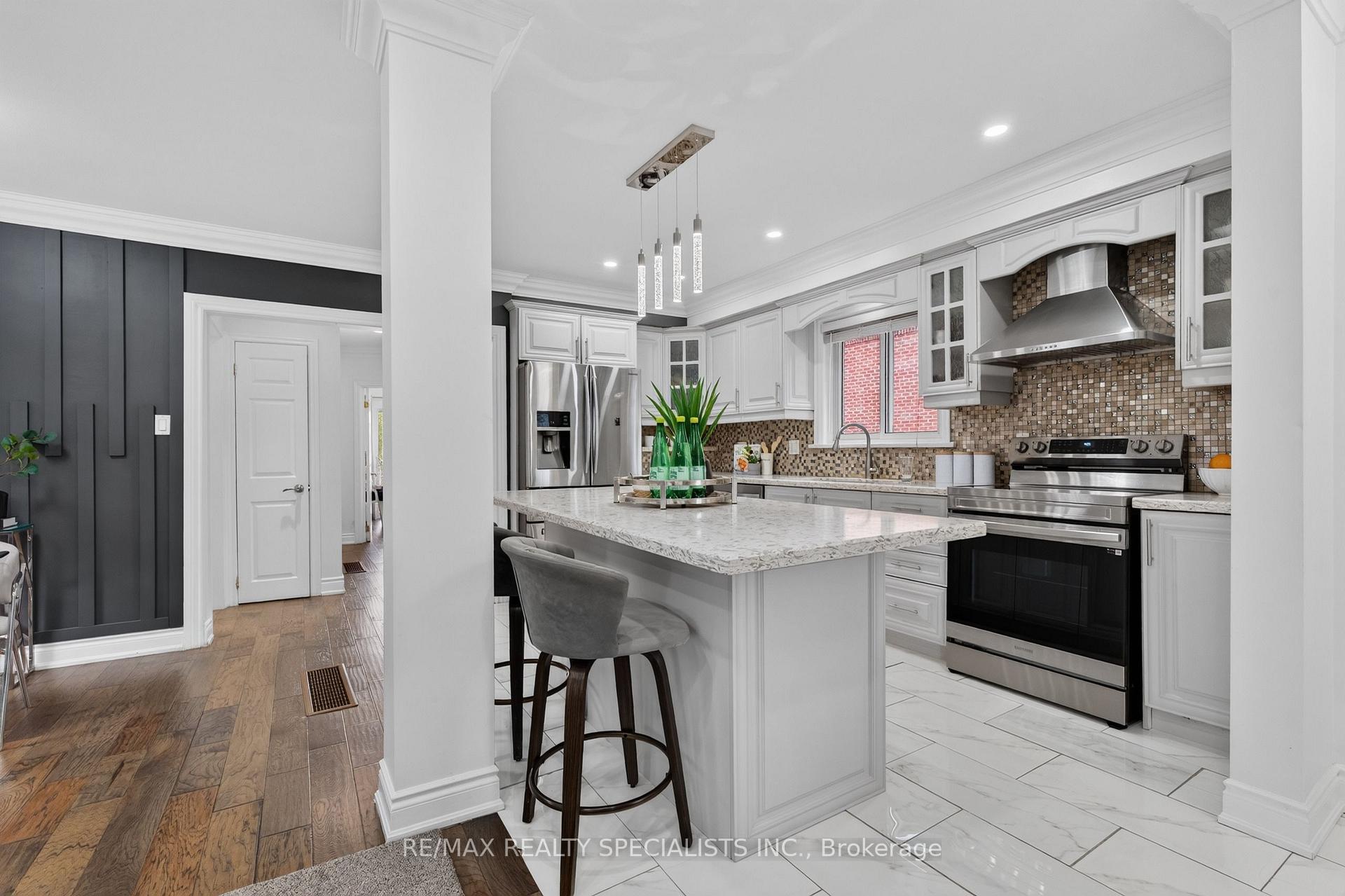 Photo 6 of 94 Eringate Drive, Etobicoke, Eringate-Centennial-West Deane — HOMEH