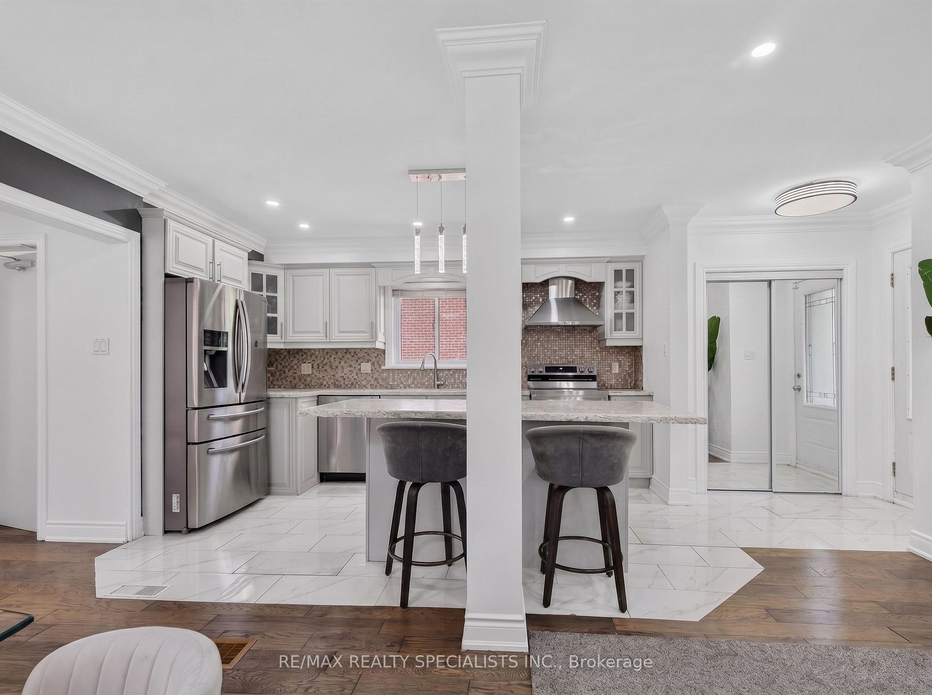 Photo 15 of 94 Eringate Drive, Etobicoke, Eringate-Centennial-West Deane — HOMEH