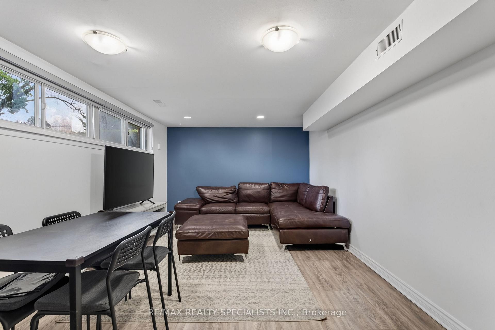 Photo 26 of 94 Eringate Drive, Etobicoke, Eringate-Centennial-West Deane — HOMEH