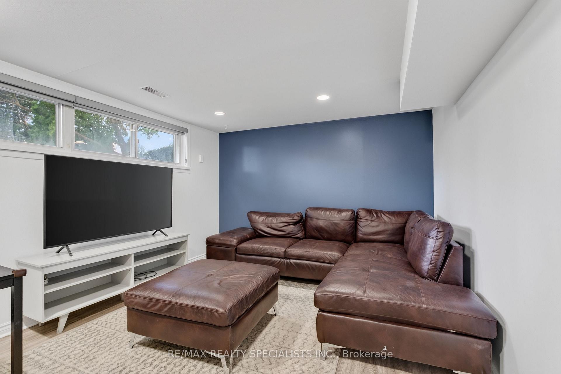 Photo 27 of 94 Eringate Drive, Etobicoke, Eringate-Centennial-West Deane — HOMEH