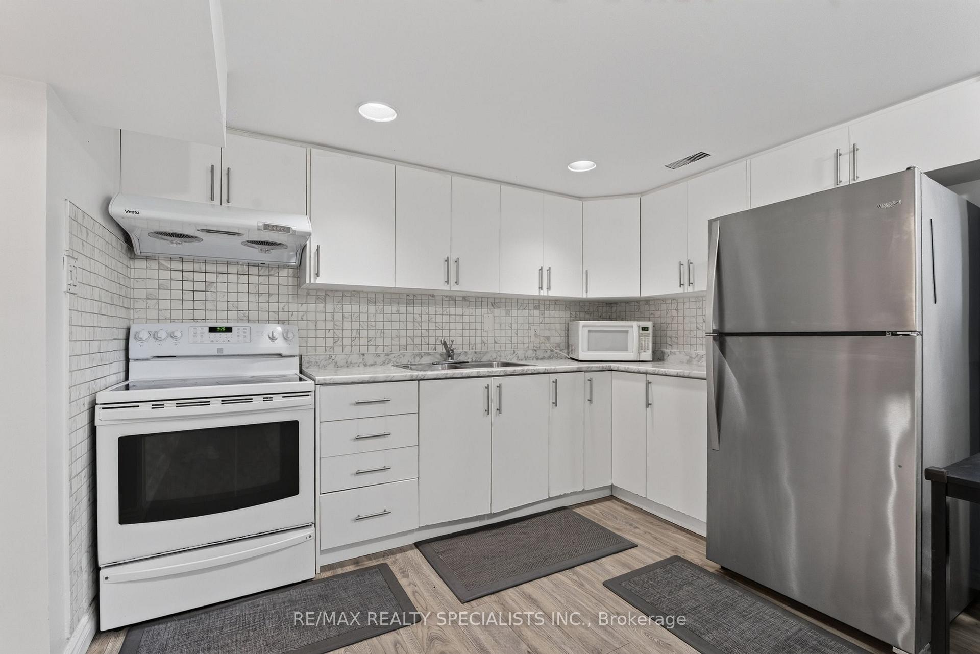 Photo 28 of 94 Eringate Drive, Etobicoke, Eringate-Centennial-West Deane — HOMEH