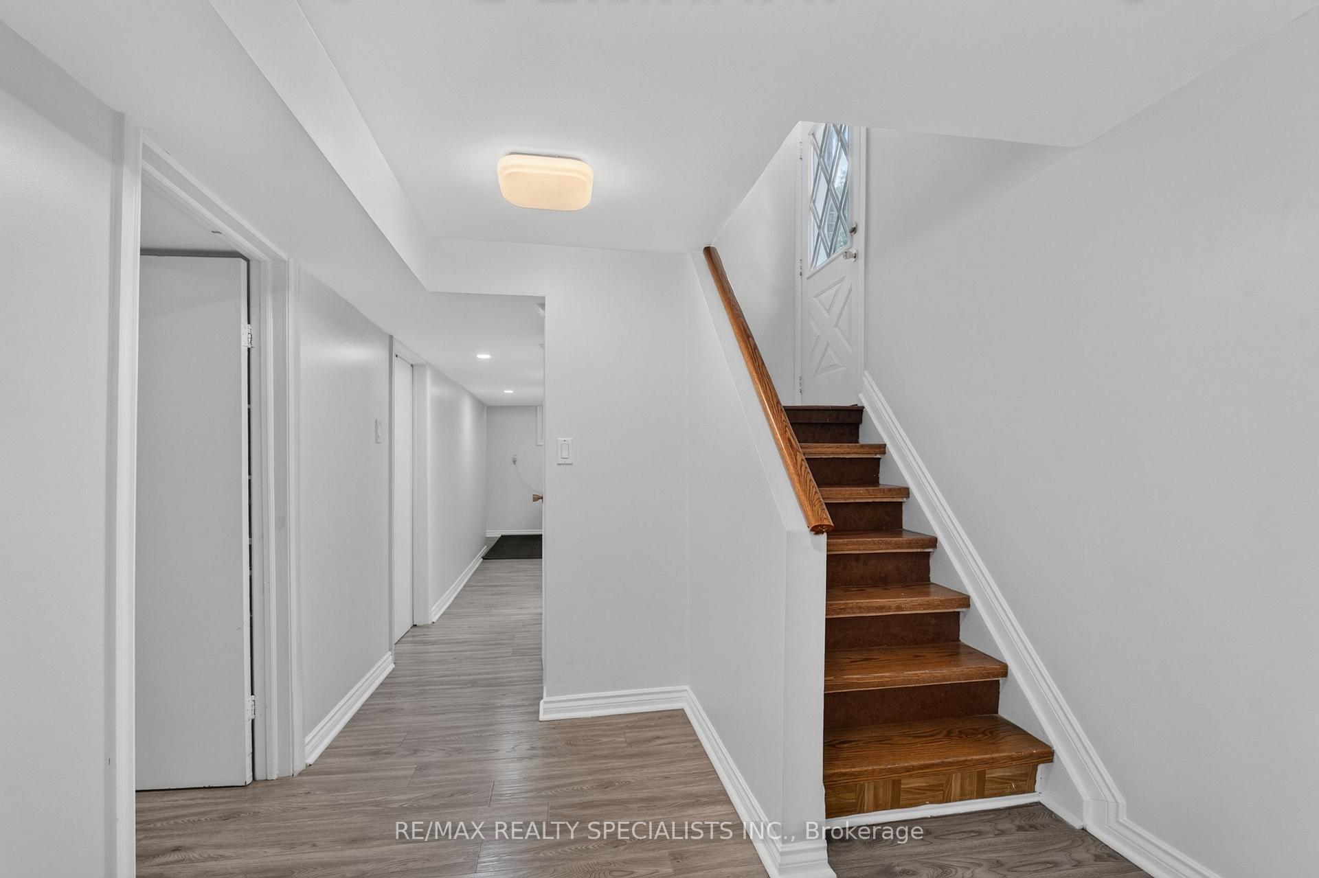 Photo 36 of 94 Eringate Drive, Etobicoke, Eringate-Centennial-West Deane — HOMEH