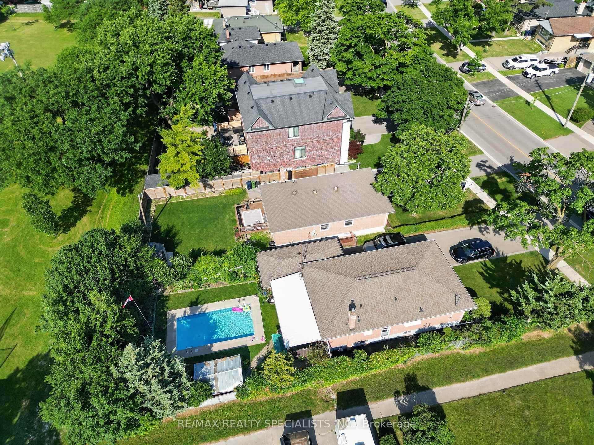 Photo 44 of 94 Eringate Drive, Etobicoke, Eringate-Centennial-West Deane — HOMEH