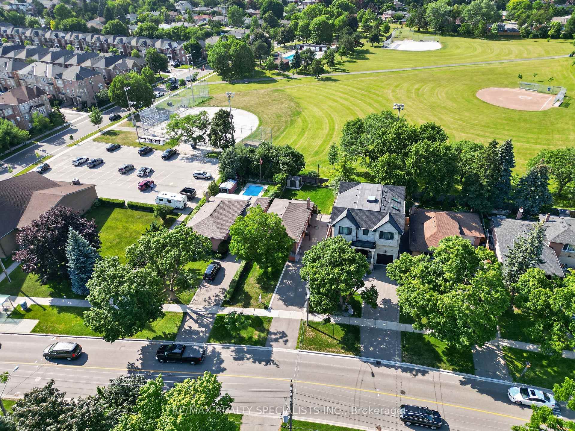 Photo 45 of 94 Eringate Drive, Etobicoke, Eringate-Centennial-West Deane — HOMEH
