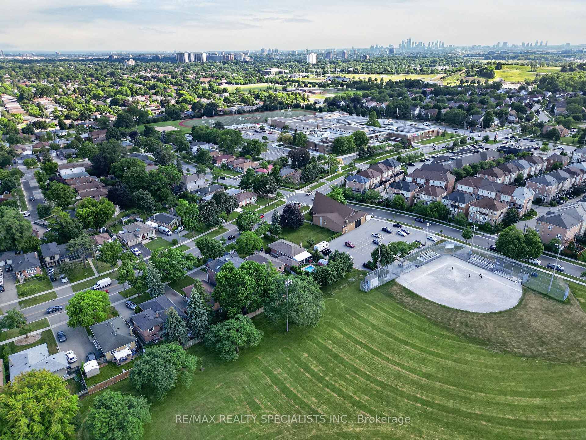 Photo 46 of 94 Eringate Drive, Etobicoke, Eringate-Centennial-West Deane — HOMEH
