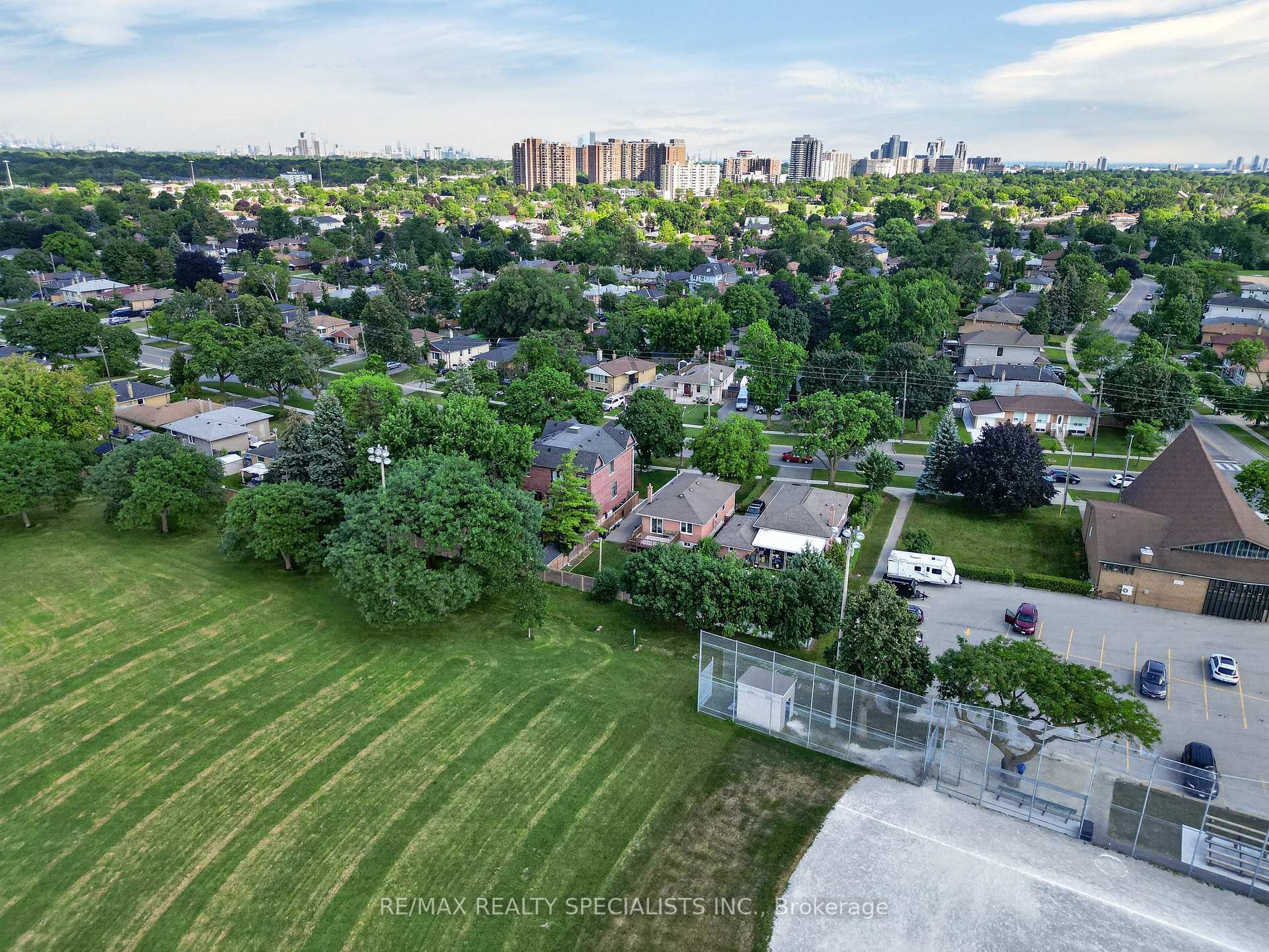 Photo 47 of 94 Eringate Drive, Etobicoke, Eringate-Centennial-West Deane — HOMEH