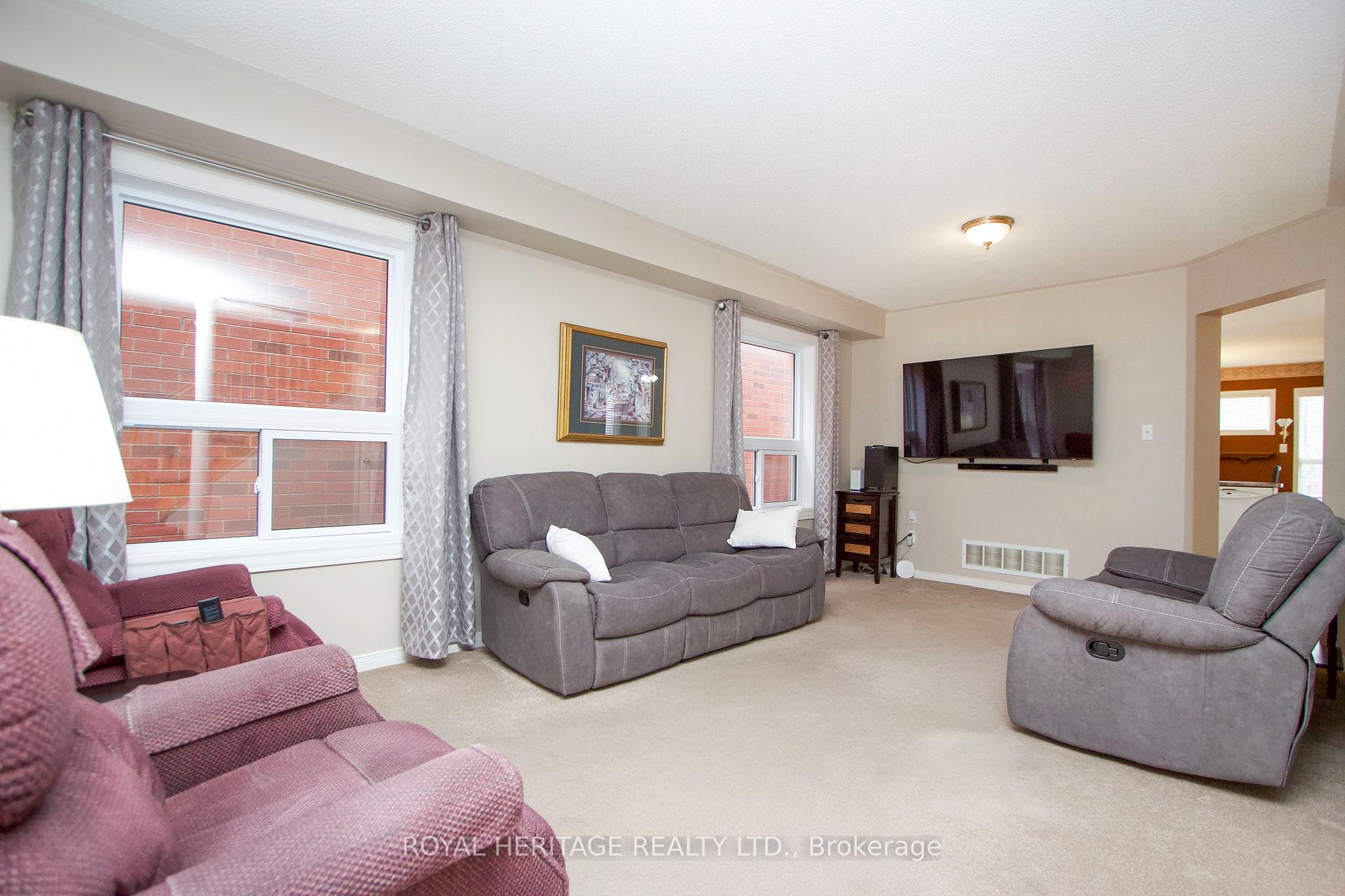Photo 4 of 92 Booth Crescent, Ajax, Central — HOMEH