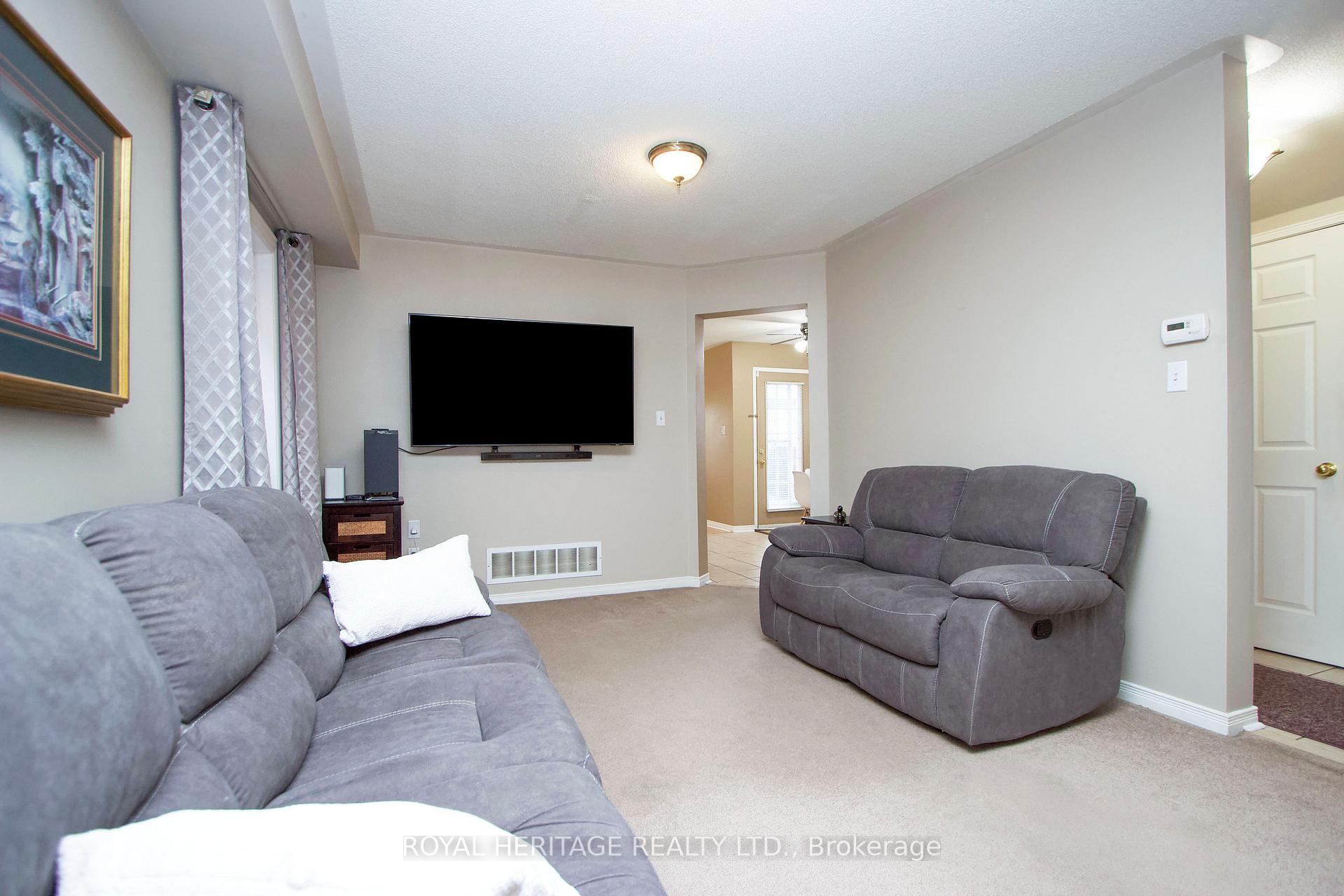 Photo 5 of 92 Booth Crescent, Ajax, Central — HOMEH