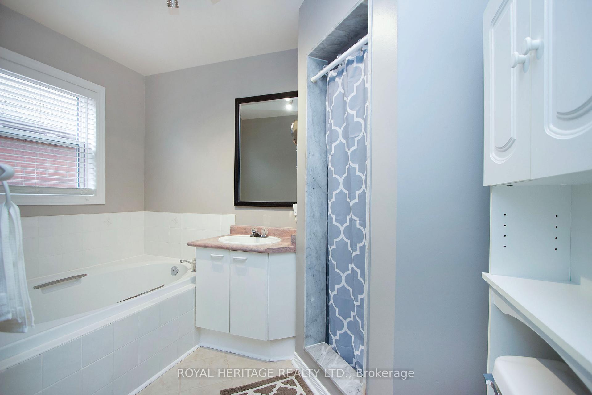 Photo 13 of 92 Booth Crescent, Ajax, Central — HOMEH