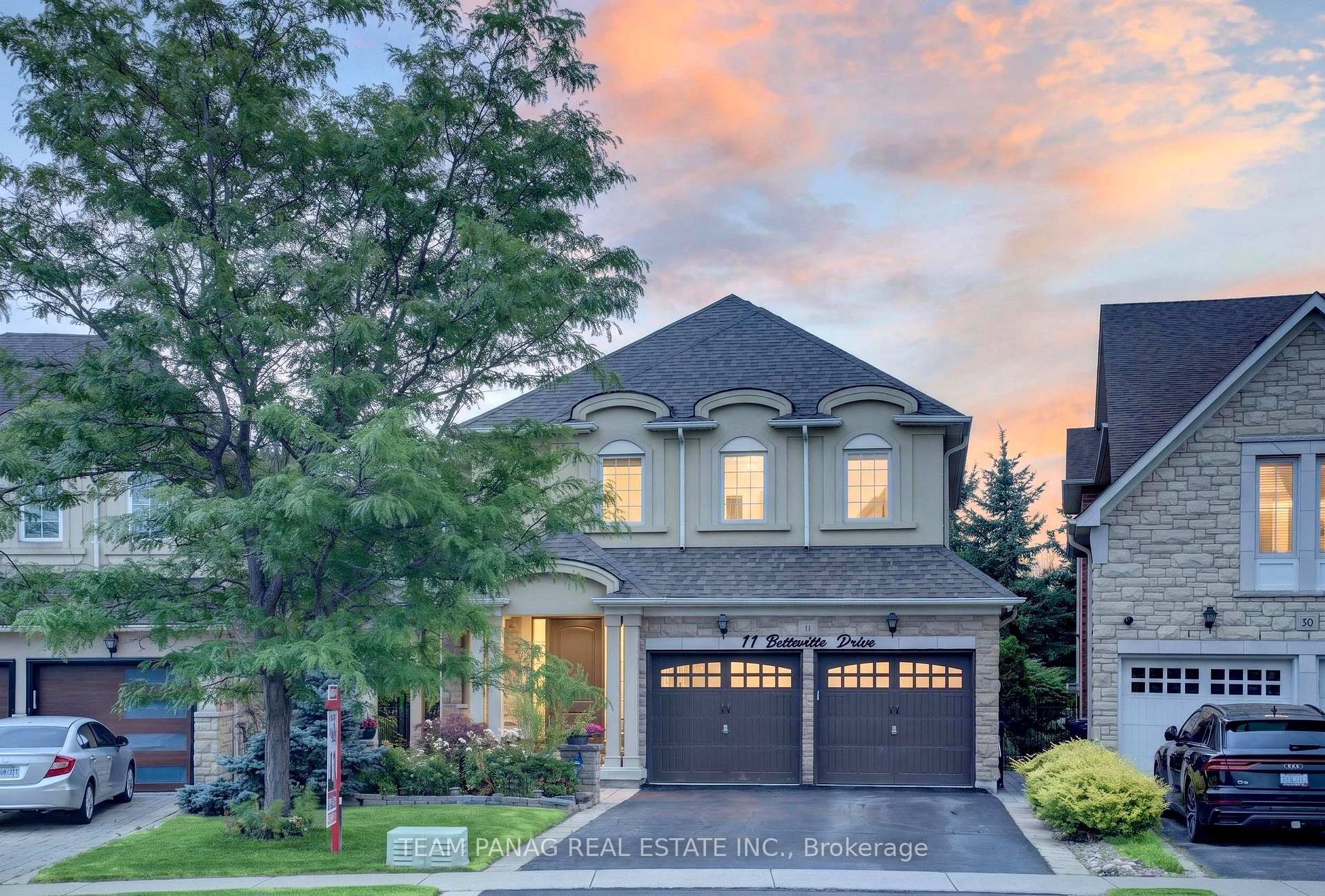 Photo 3 of 11 Belleville Drive, Brampton, Vales of Castlemore North — HOMEH