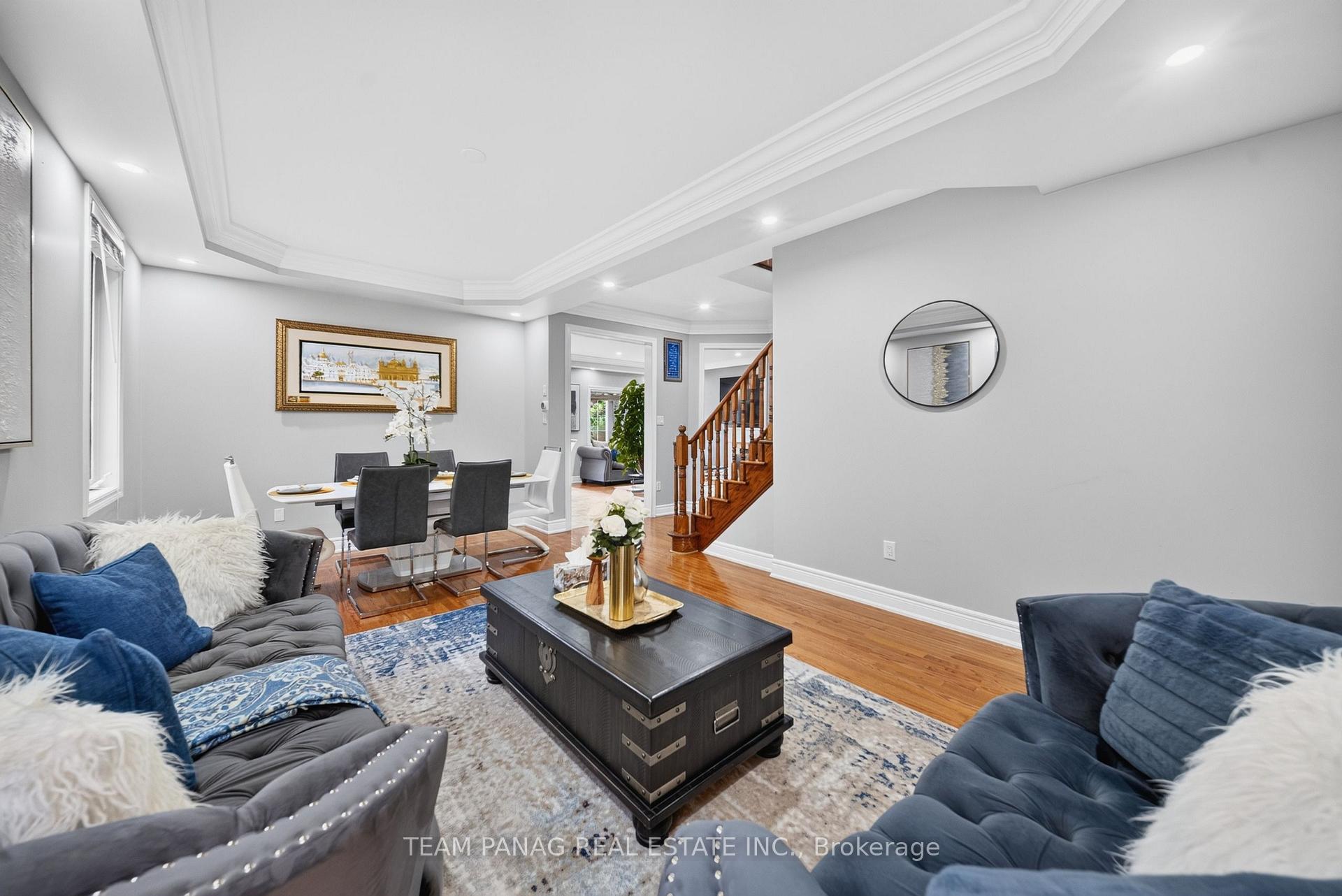 Photo 14 of 11 Belleville Drive, Brampton, Vales of Castlemore North — HOMEH