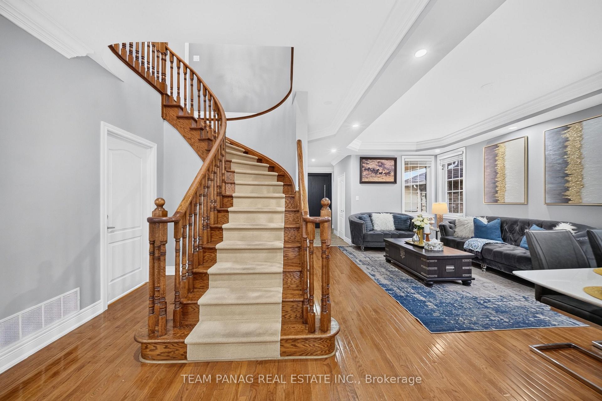 Photo 15 of 11 Belleville Drive, Brampton, Vales of Castlemore North — HOMEH