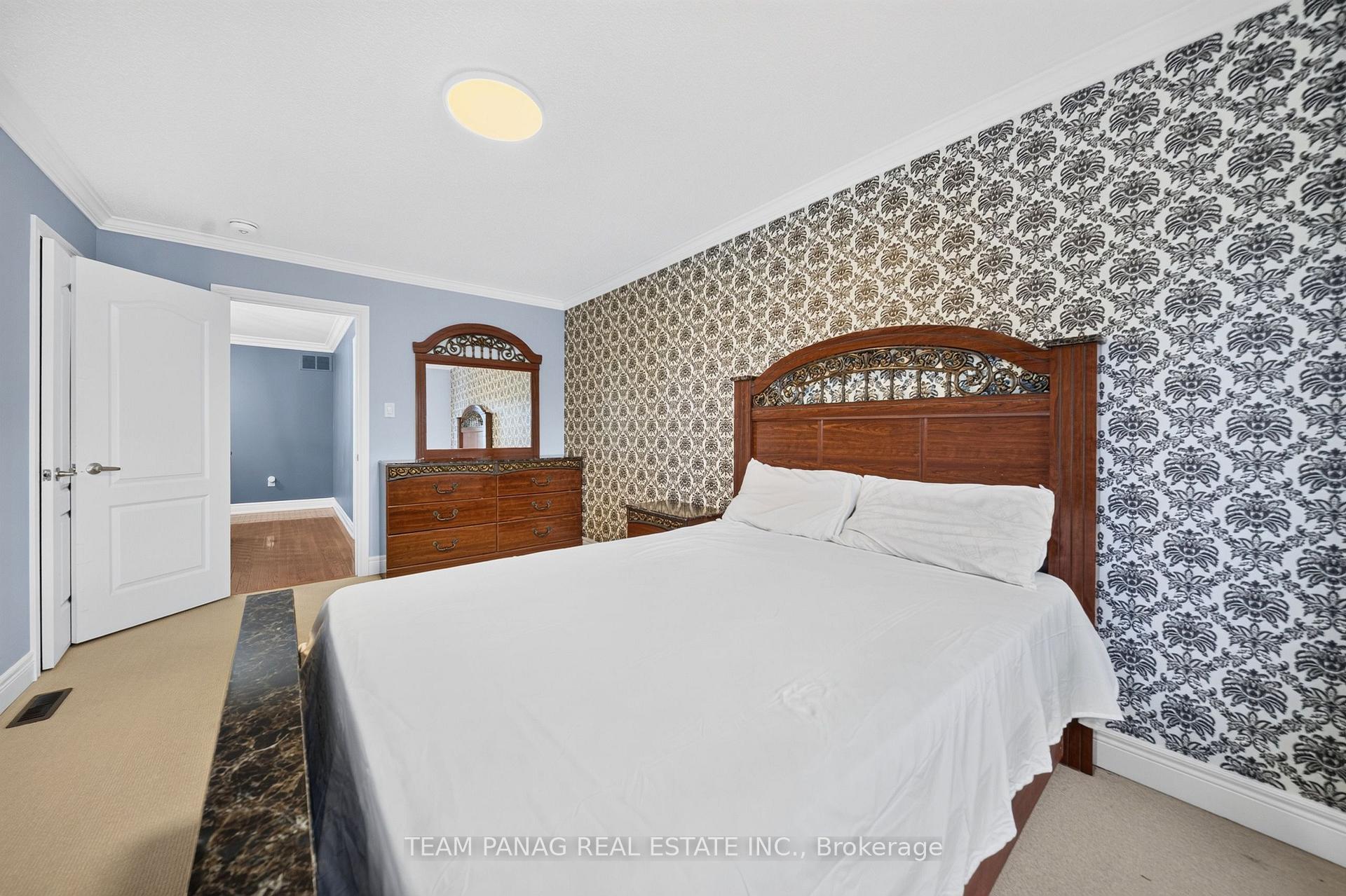 Photo 24 of 11 Belleville Drive, Brampton, Vales of Castlemore North — HOMEH