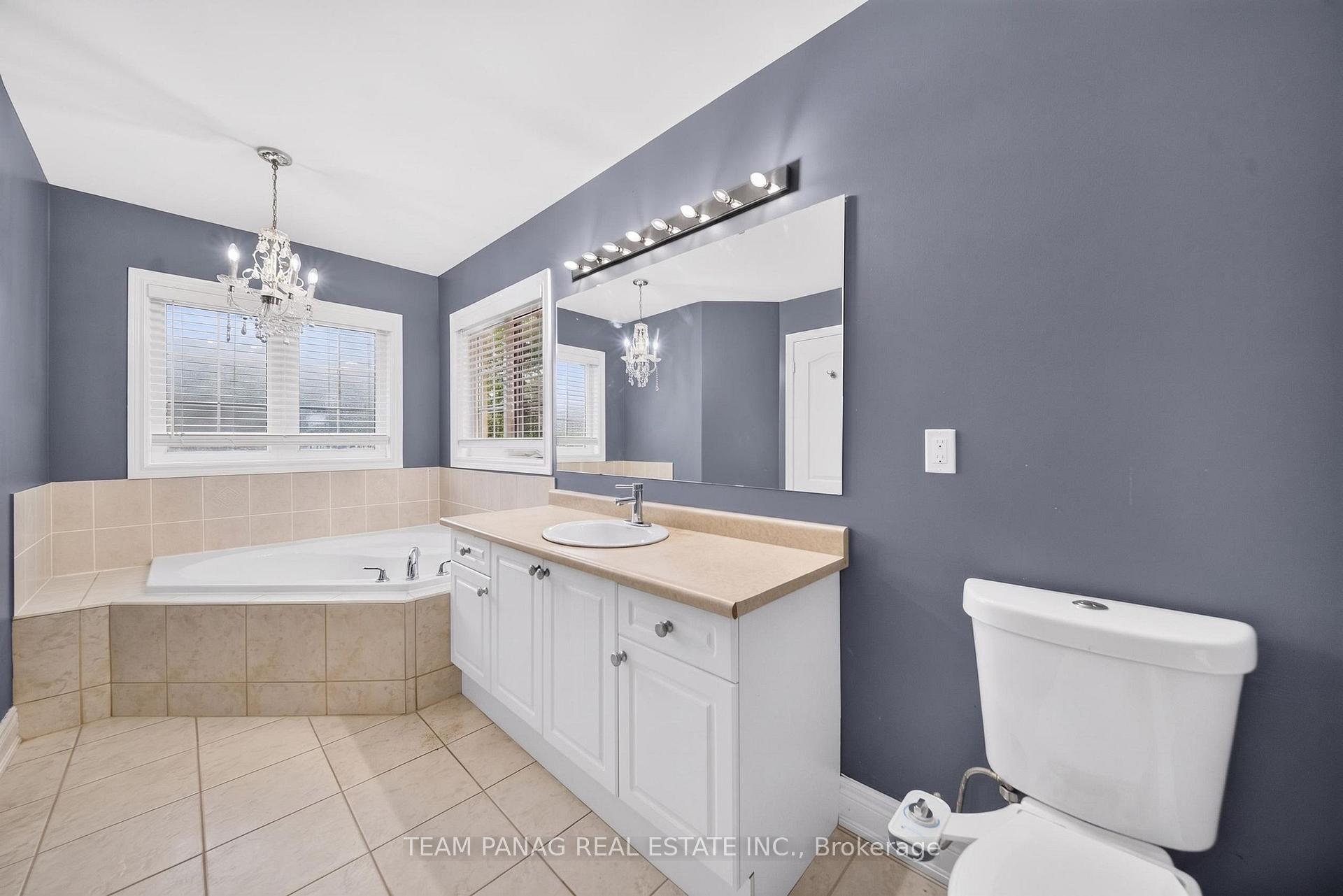 Photo 30 of 11 Belleville Drive, Brampton, Vales of Castlemore North — HOMEH