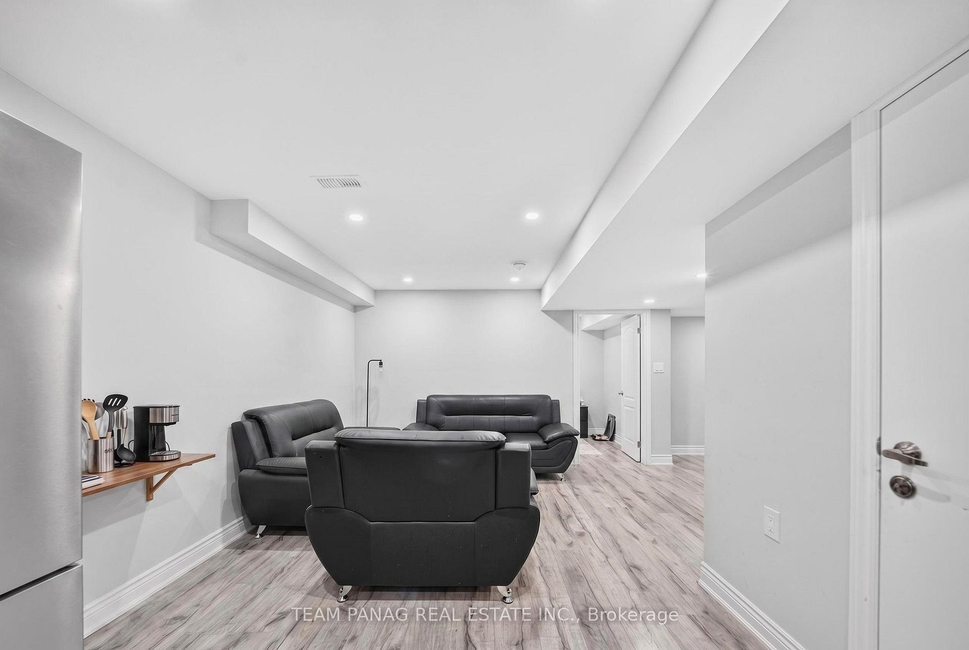 Photo 35 of 11 Belleville Drive, Brampton, Vales of Castlemore North — HOMEH